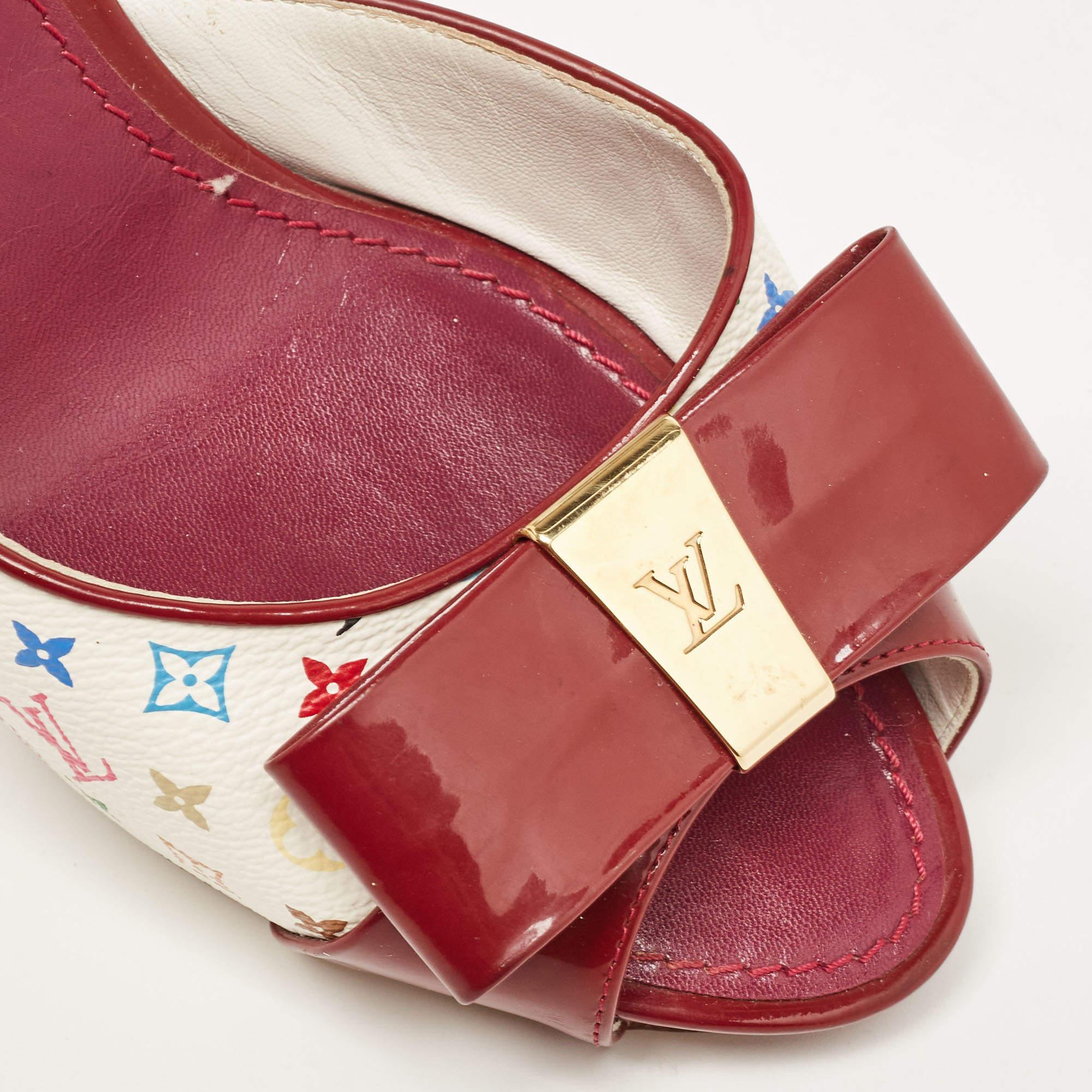 Louis Vuitton White/White Canvas and Patent Leather Slide Sandals Size 39 (Sandales en toile et cuir verni) en vente 4
