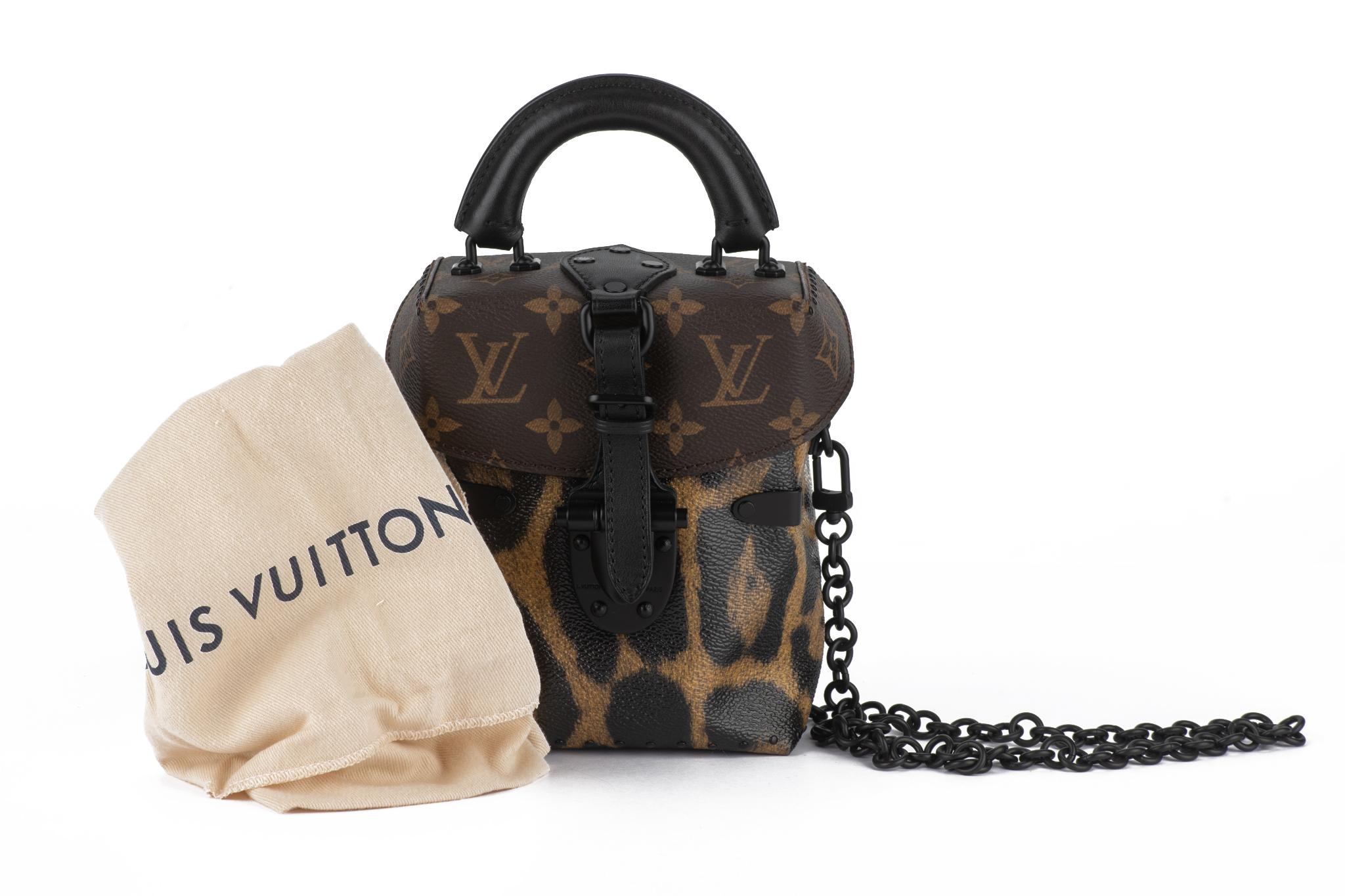 Boîte à appareil photo Louis Vuitton Wild Animal en vente 14