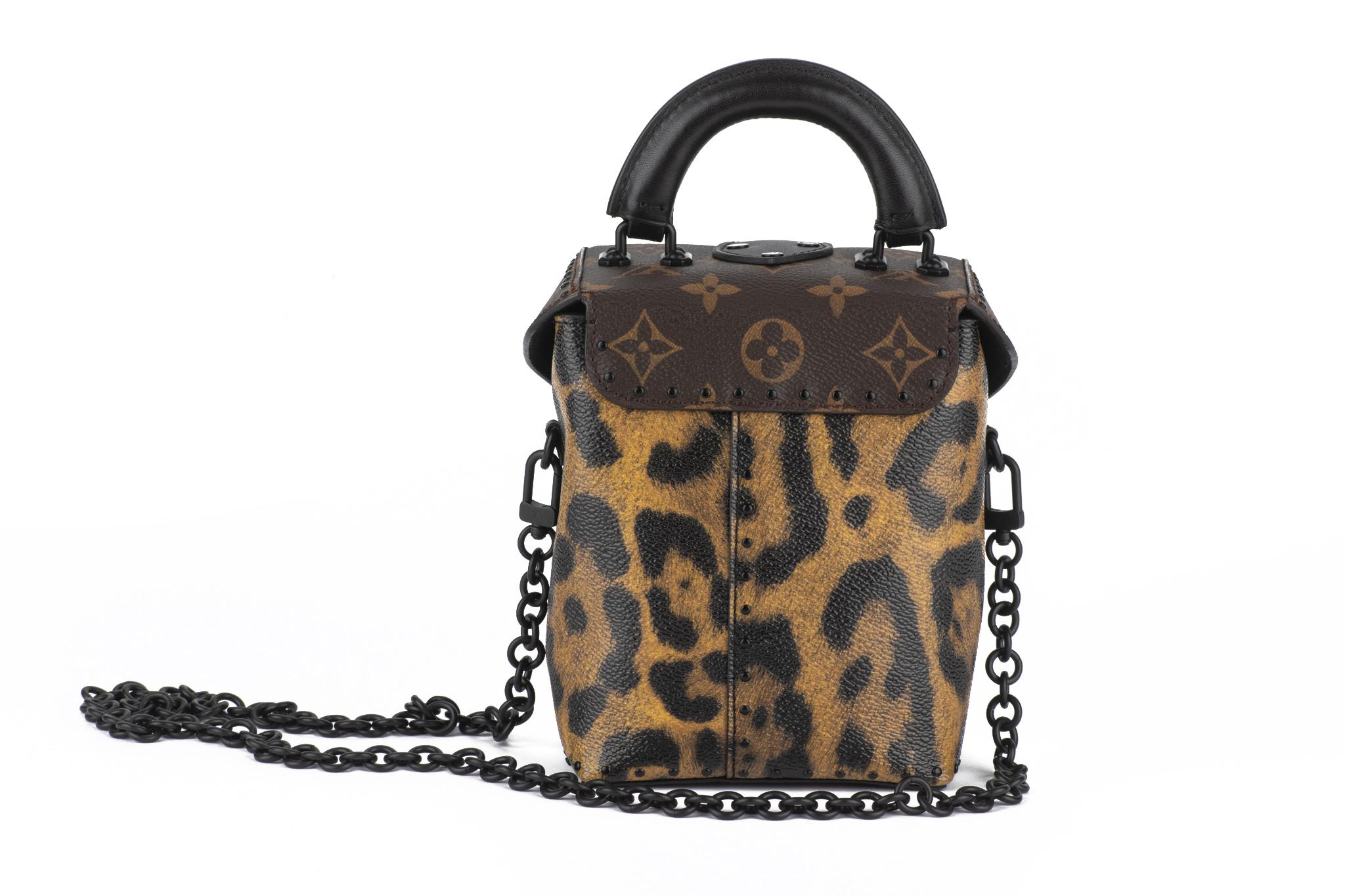 Louis Vuitton Wild Animal Camera Box In Excellent Condition For Sale In West Hollywood, CA