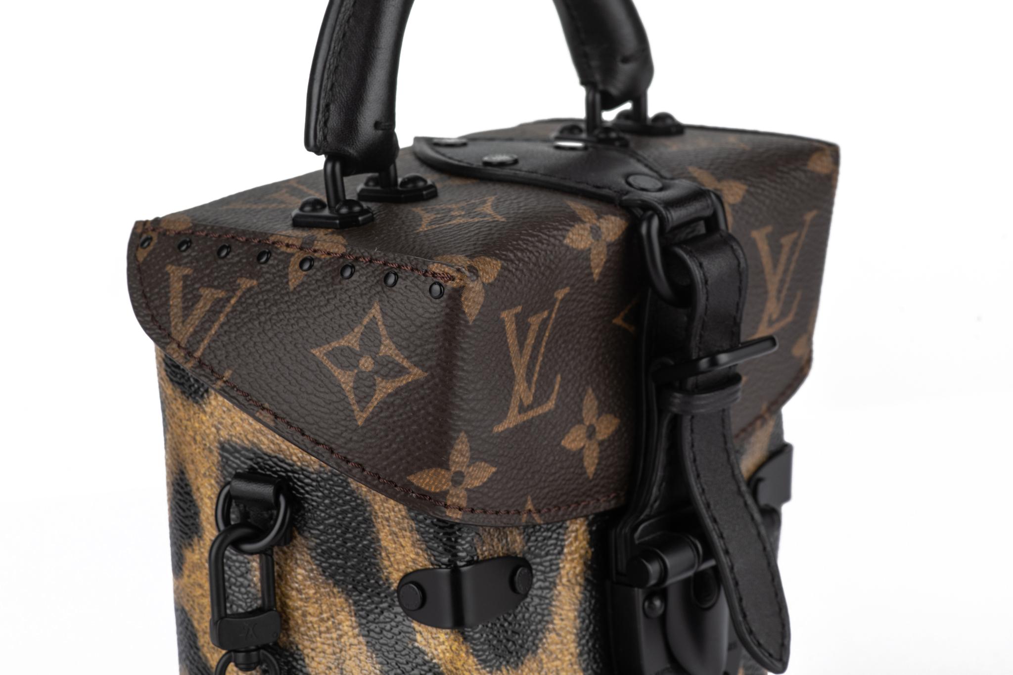 Boîte à appareil photo Louis Vuitton Wild Animal en vente 2