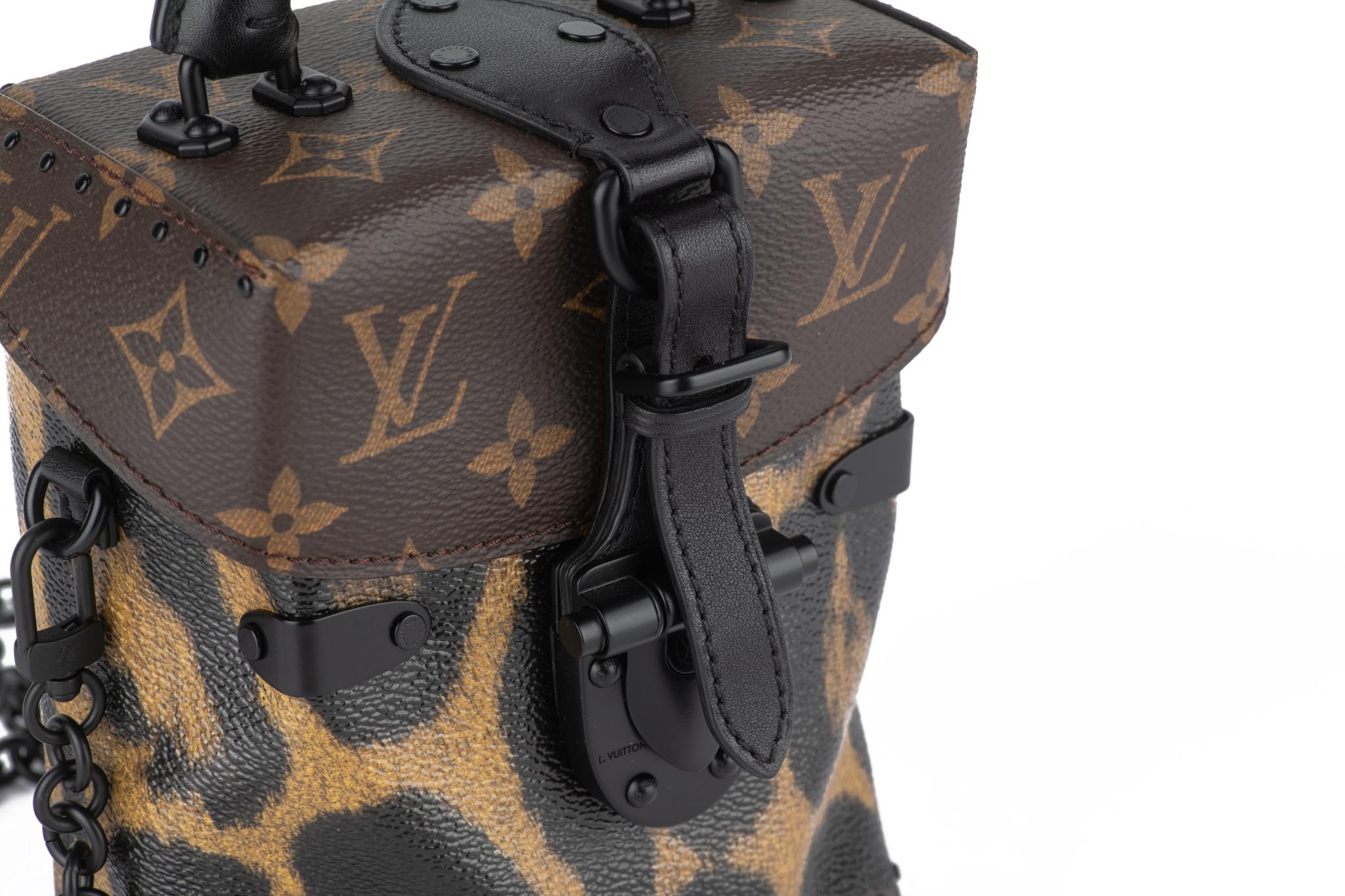 Boîte à appareil photo Louis Vuitton Wild Animal en vente 3