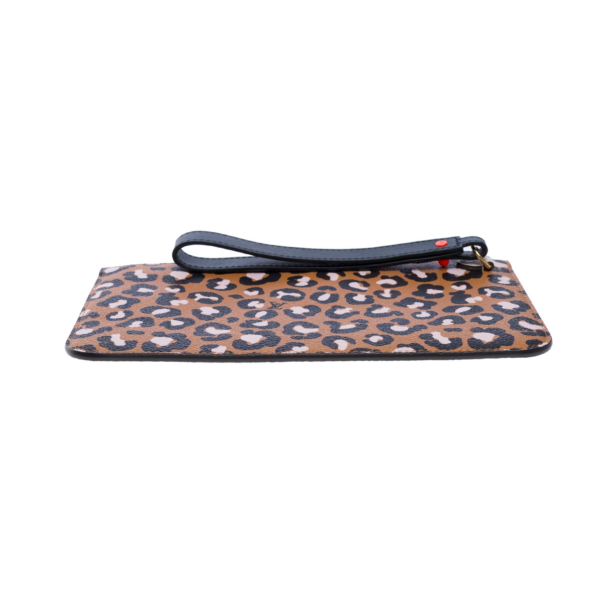 Louis Vuitton pochette Wild At Heart en toile léopard enduite en vente 5