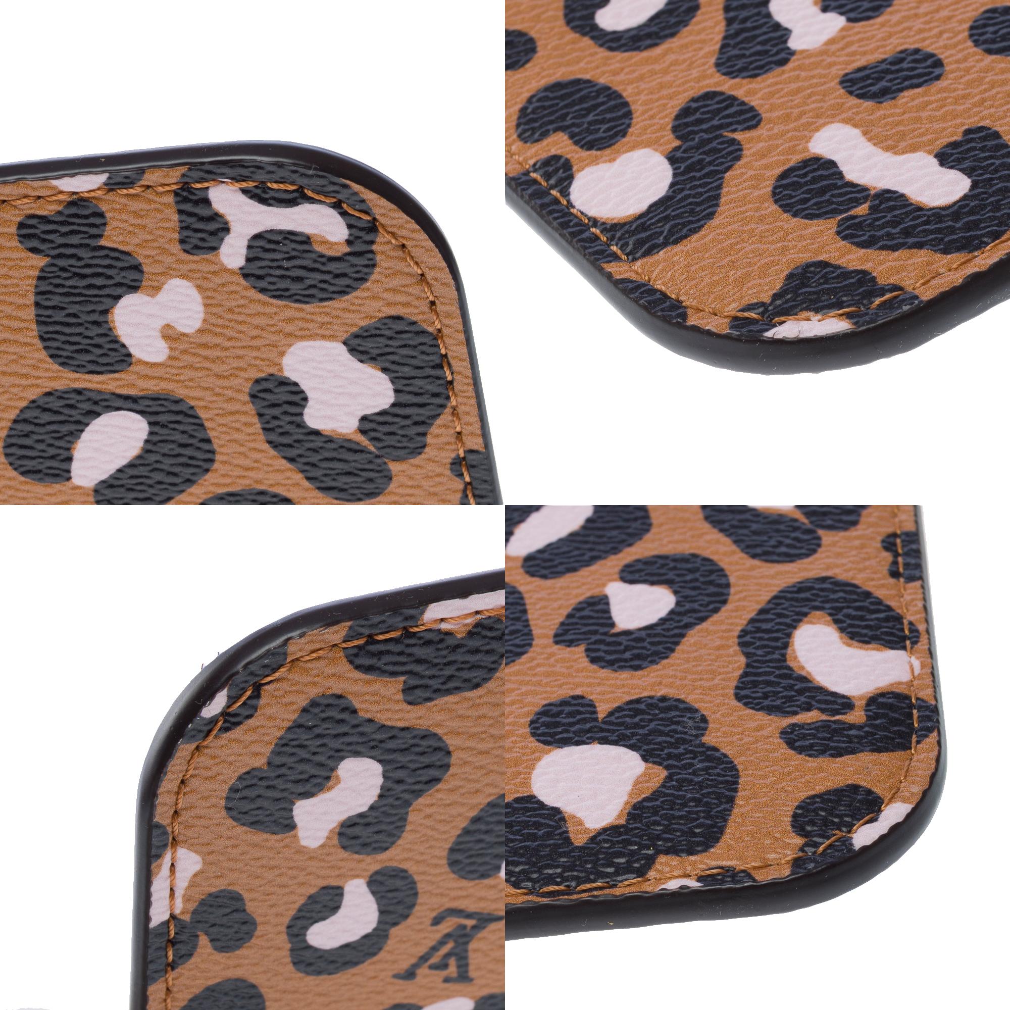 Louis Vuitton pochette Wild At Heart en toile léopard enduite en vente 6