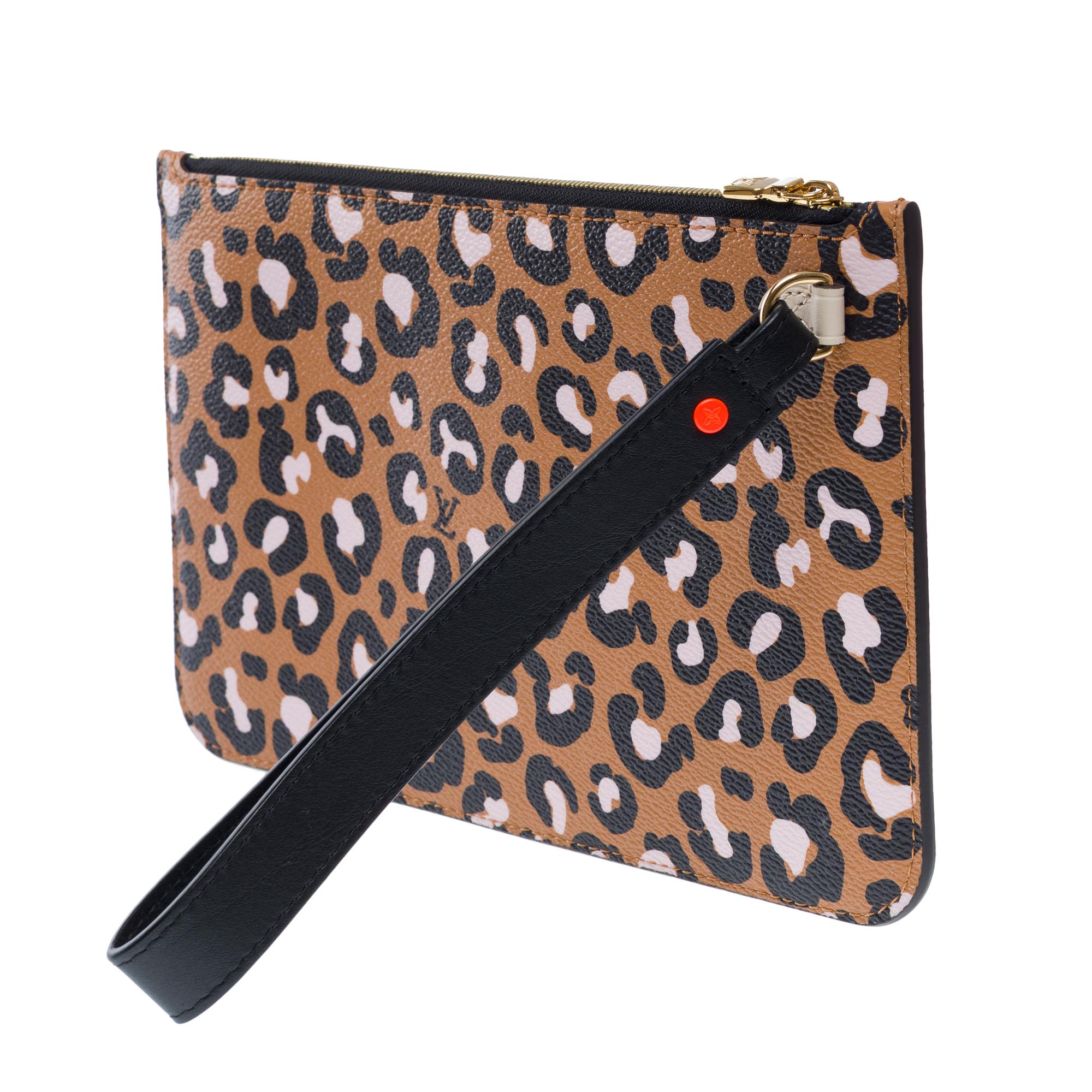 Louis Vuitton pochette Wild At Heart en toile léopard enduite en vente 1