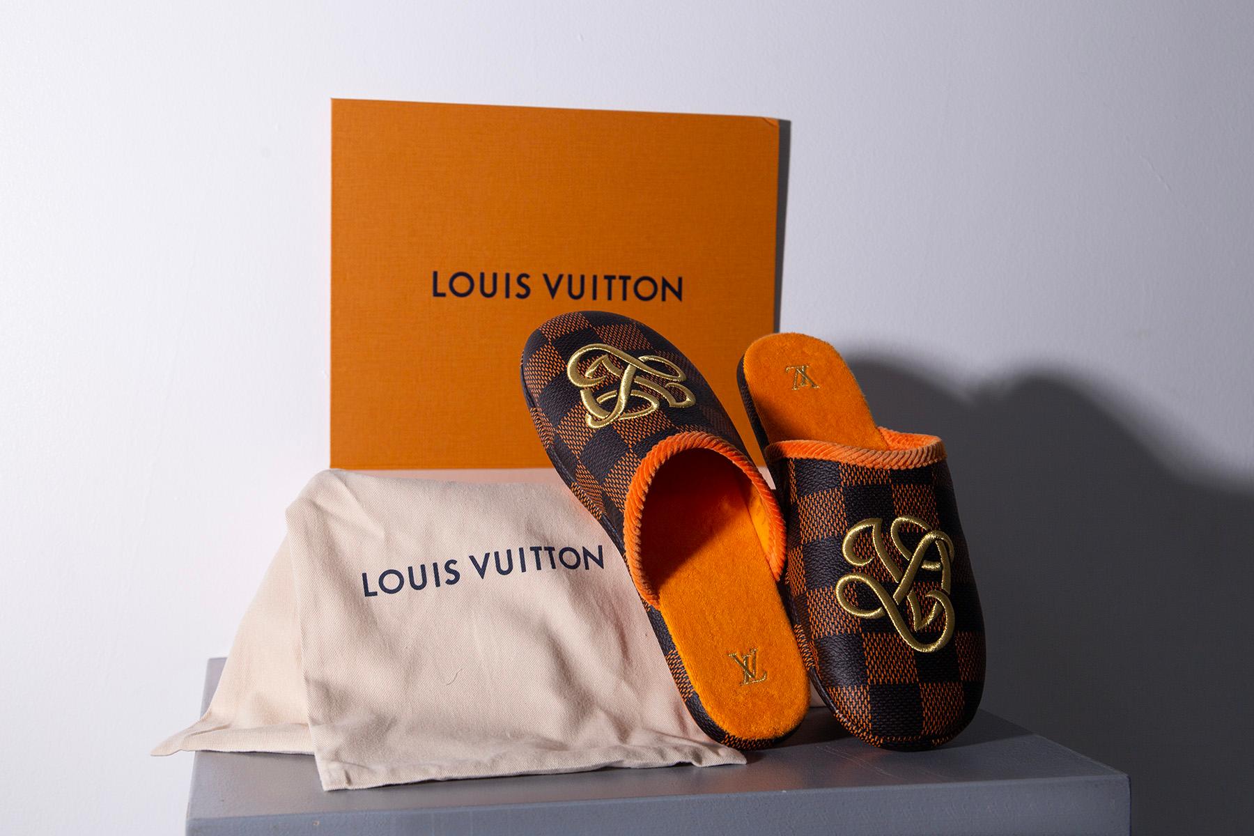 The LV Palace slipper collection, designed in collaboration with famed singer Pharrell Williams, is the epitome of luxury and style. Made of Damier grained calfskin, these slippers emulate the iconic Damier canvas pattern, exuding sophistication and