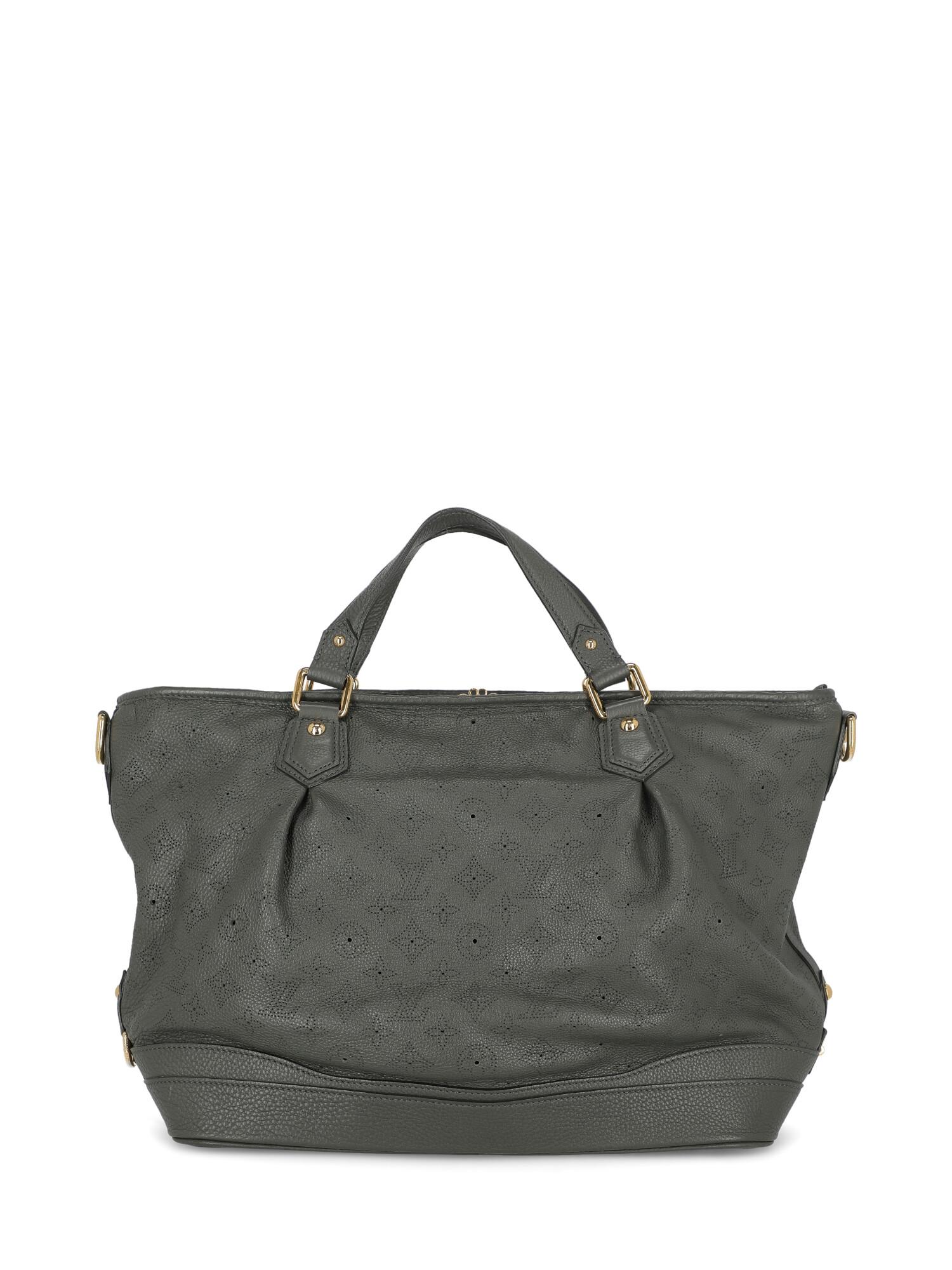 Louis Vuitton Woman Handbag Mahina Grey Leather In Good Condition For Sale In Milan, IT