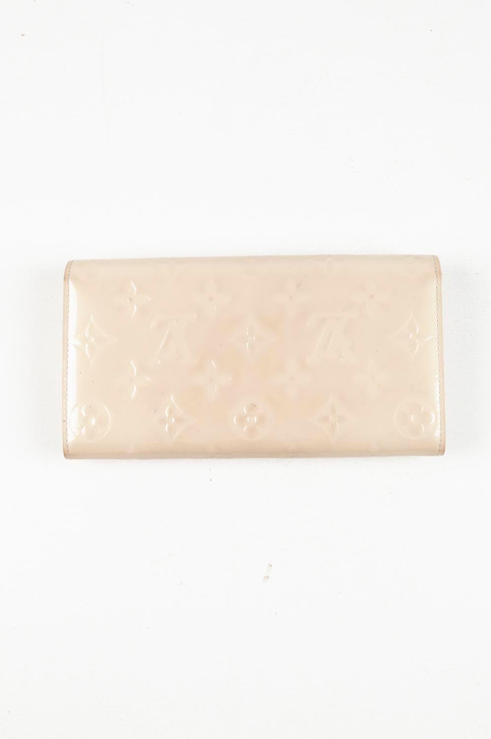 Louis Vuitton Woman Monogram Wallet Patent Leather,  S421 In Good Condition For Sale In Kaunas, LT