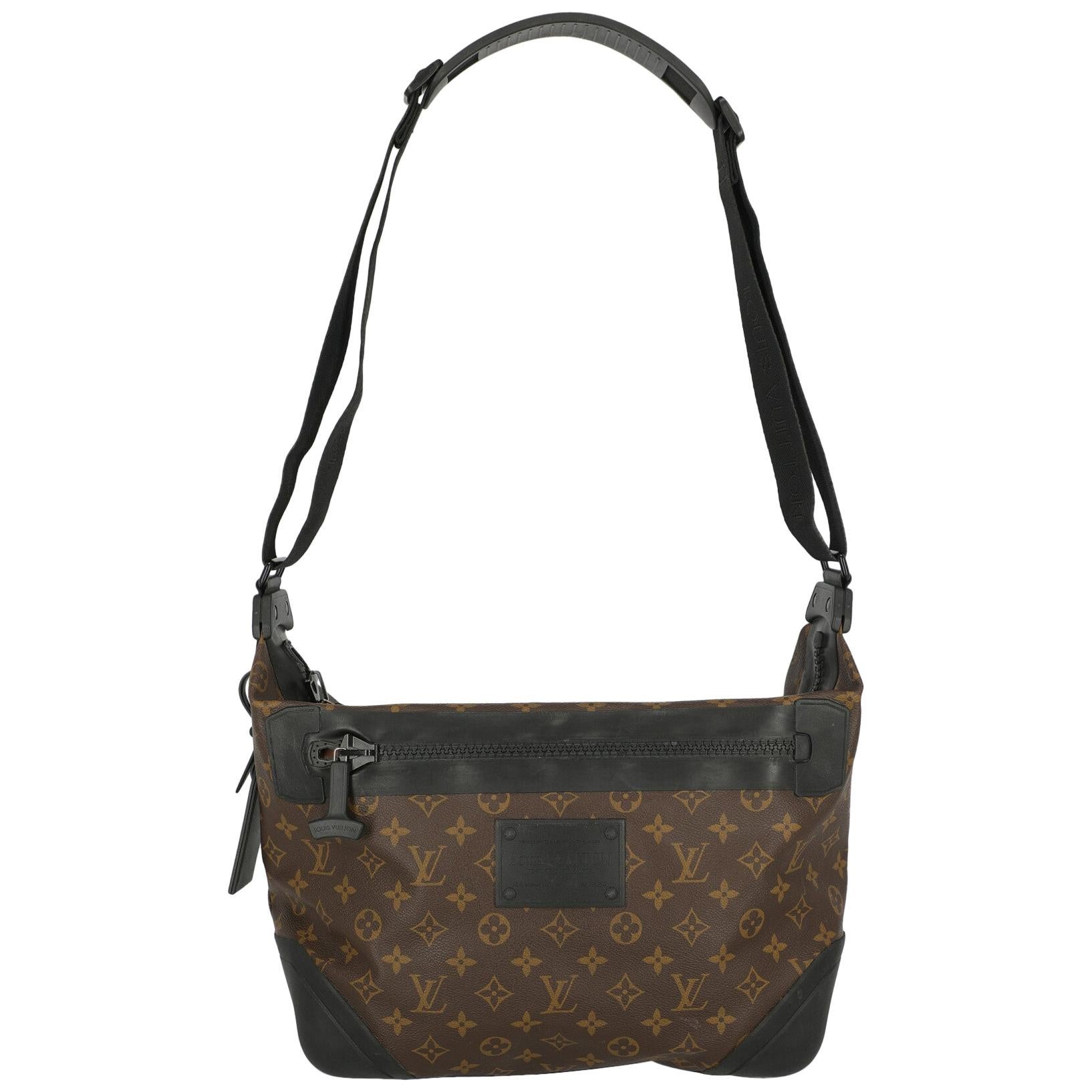 Louis Vuitton Woman Shoulder bag  Black Synthetic Fibers For Sale
