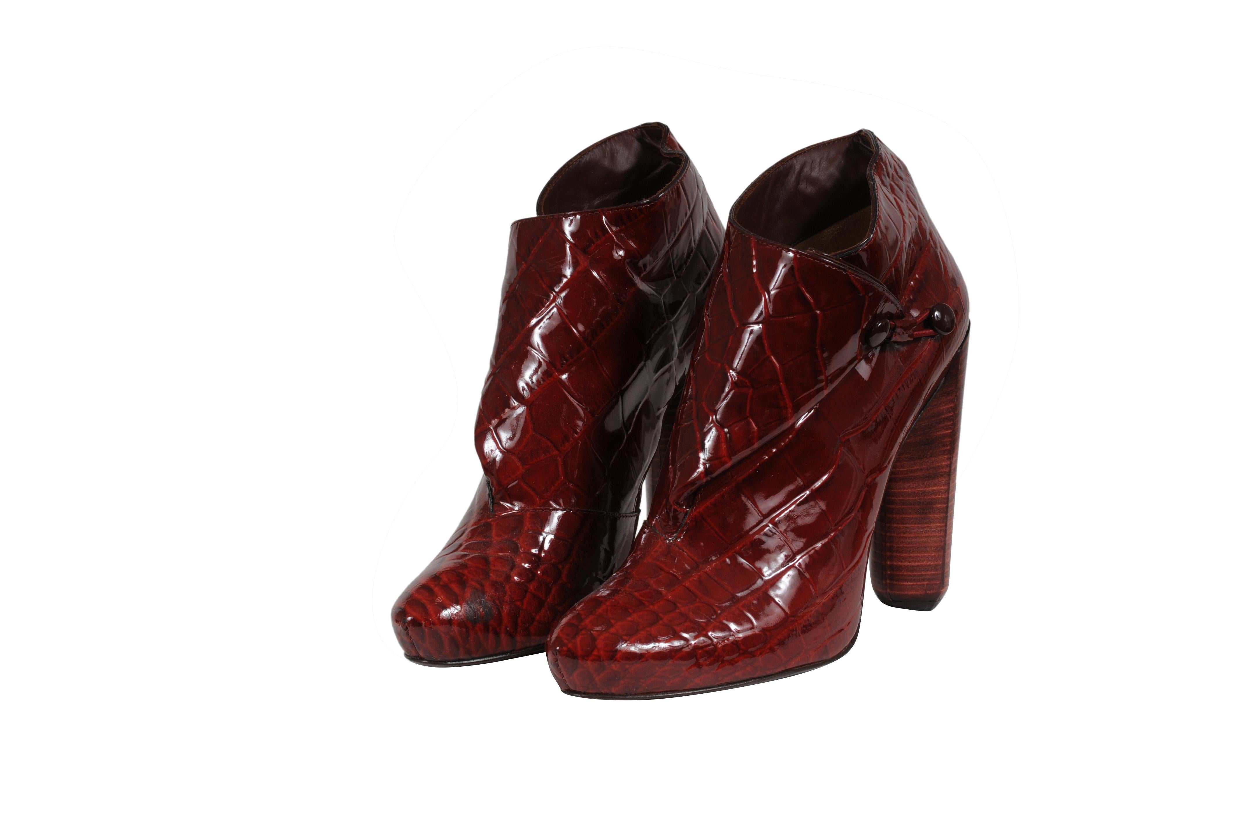 Louis Vuitton Mujer Delft Cornelia Botines US 8 EU 38 Rojo Charol Cocodrilo Repujado Negro en venta