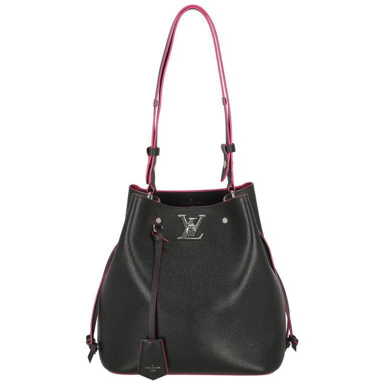 Louis Vuitton Women Shoulder bags Black Leather For Sale at 1stDibs