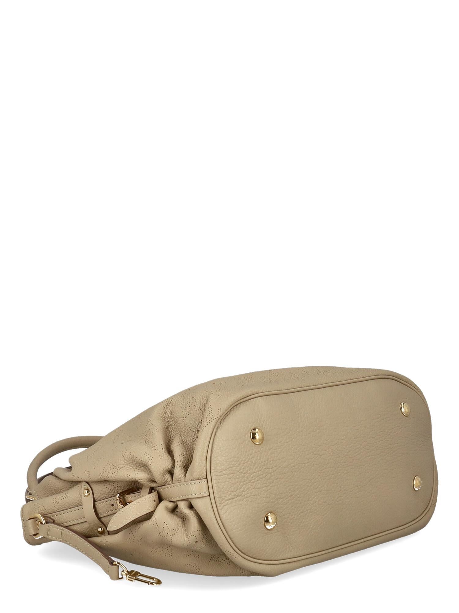 Louis Vuitton Women Shoulder bags Mahina Beige Leather  In Good Condition For Sale In Milan, IT