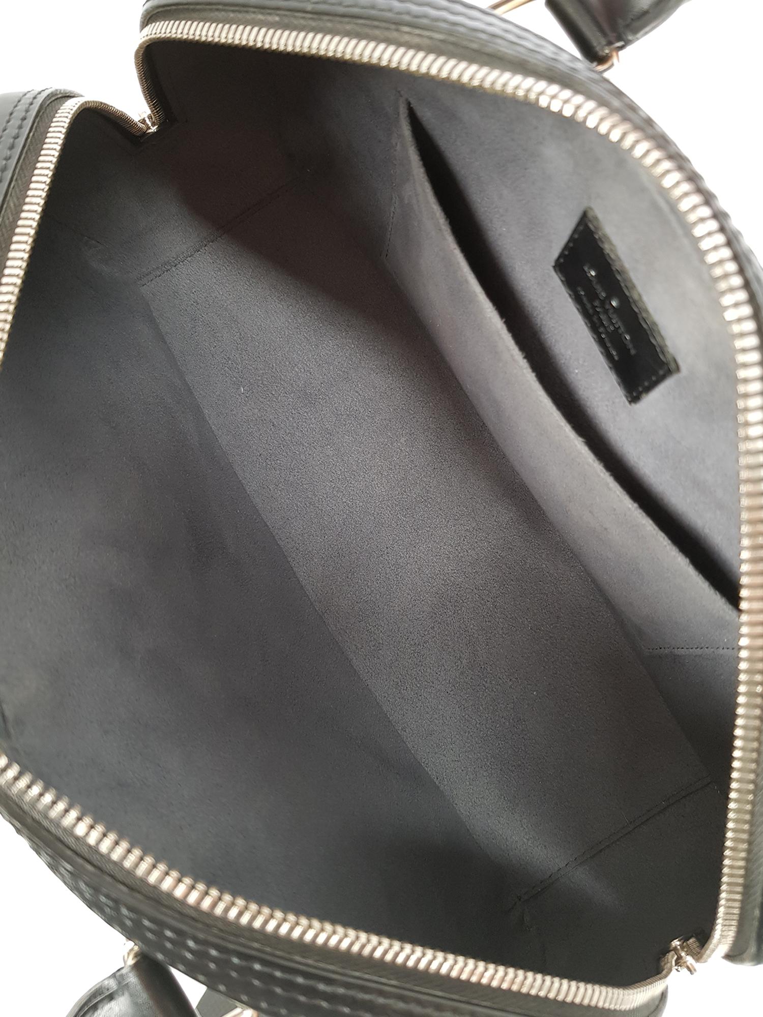 Louis Vuitton Women's Handbag Black Leather For Sale 2