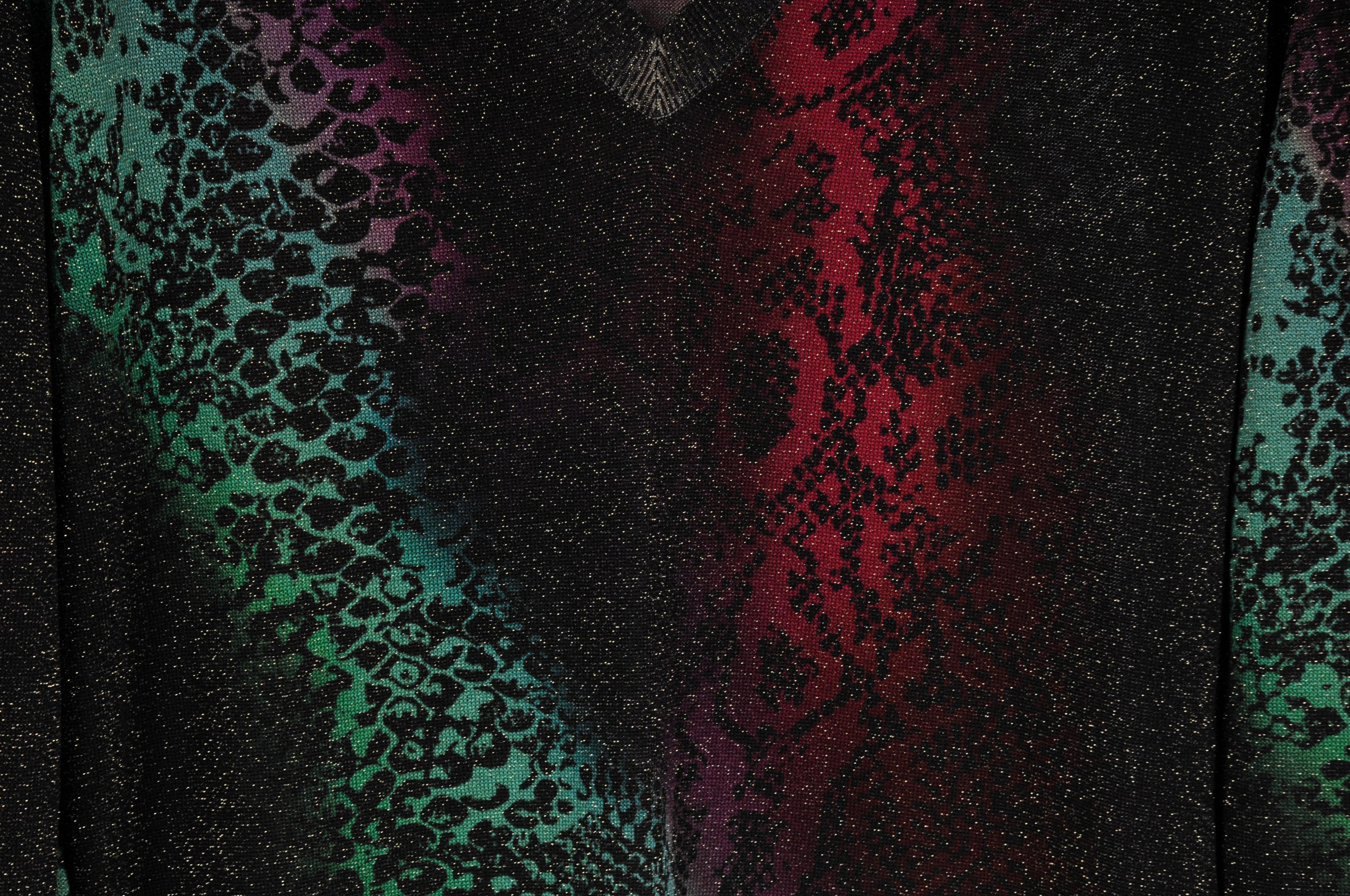 - Animal print shimmer exterior

- No size tag fits like medium

- No fabric tag feels like viscose blend



Condition: 

The sweater is in overall great condition with no major imperfections 



Measurements: ( Approximately In Inches ) 

Shoulder: