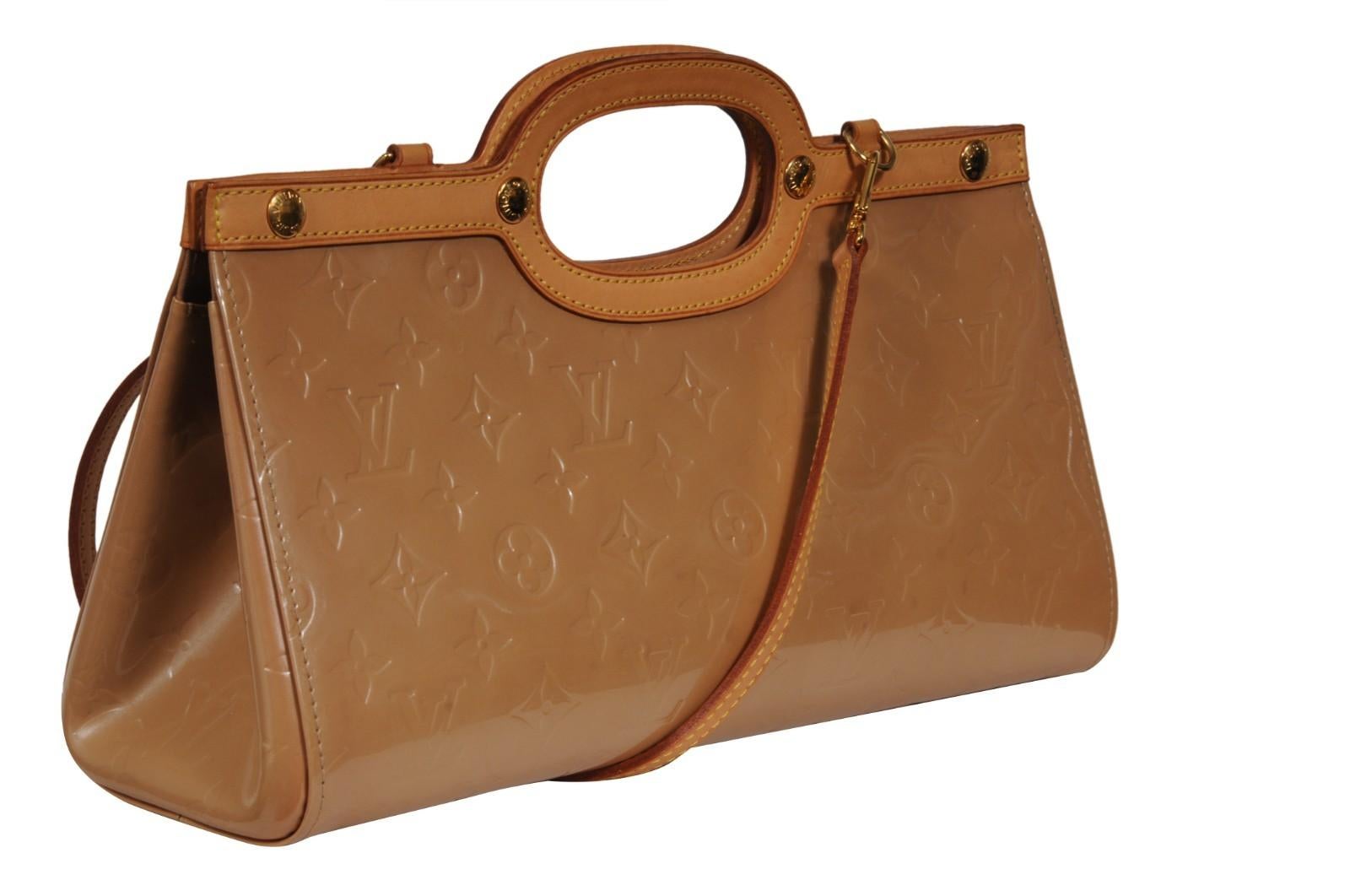 Marrone Louis Vuitton Donna Roxbury Drive Monogram Vernis Borsa a tracolla in pelle marrone in vendita