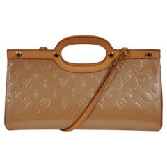 Bolso de hombro Louis Vuitton para mujer Roxbury Drive Monogram Vernis de piel Marrón