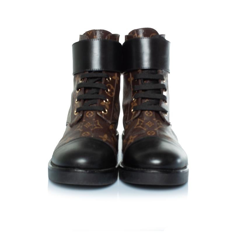 Women's Louis Vuitton, wonderland flat rangers in monogram For Sale