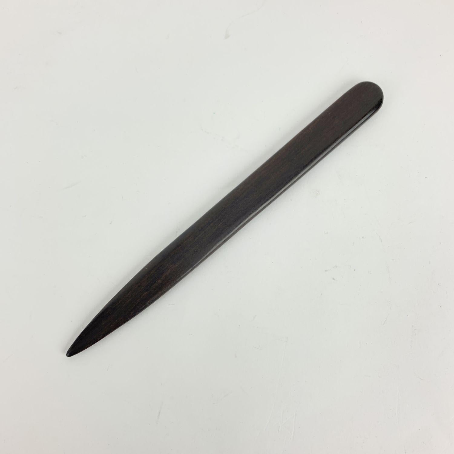 Limited edition Louis Vuitton letter opener made in brown mahogany wood. Mother of pearls inlays representing the iconic LV monogram and logos. Total length: 7.5 inches - 19 cm .

Details

MATERIAL: Wood

COLOR: Brown

MODEL: Letter Opener

GENDER: