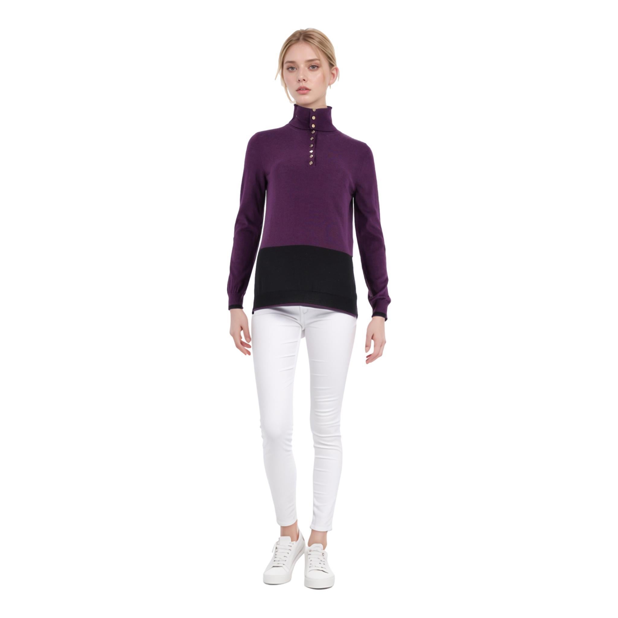 Maglia in lana Louis Vuitton con bottoni Monogram LV

Maglia viola a collo alto in lana con orlo nero a contrasto.

Oro, chiusura a mezzo bottone con Monogram LV, Silhouette aderente.

Prezzo di listino circa 990 euro

Taglia - M

Condit - Molto