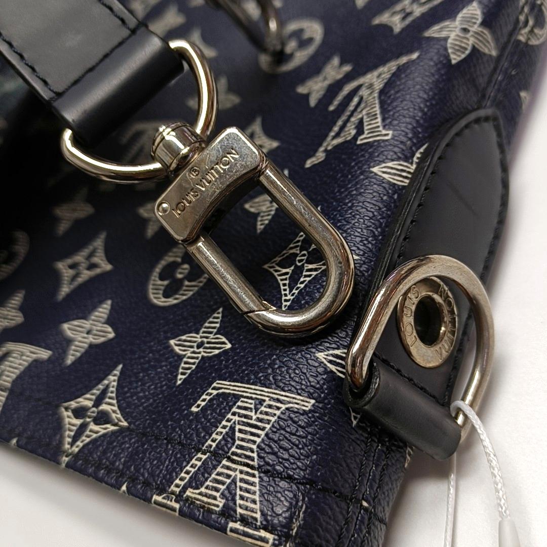 Louis Vuitton x Chapman Brothers Giraffe Tote Navy Monogram Canvas with Strap For Sale 8