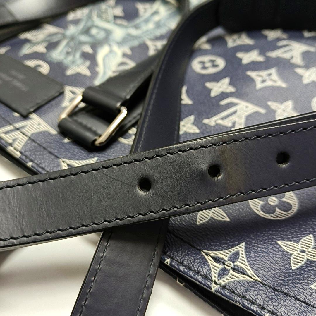 Louis Vuitton x Chapman Brothers Giraffe Tote Navy Monogram Canvas with Strap For Sale 9