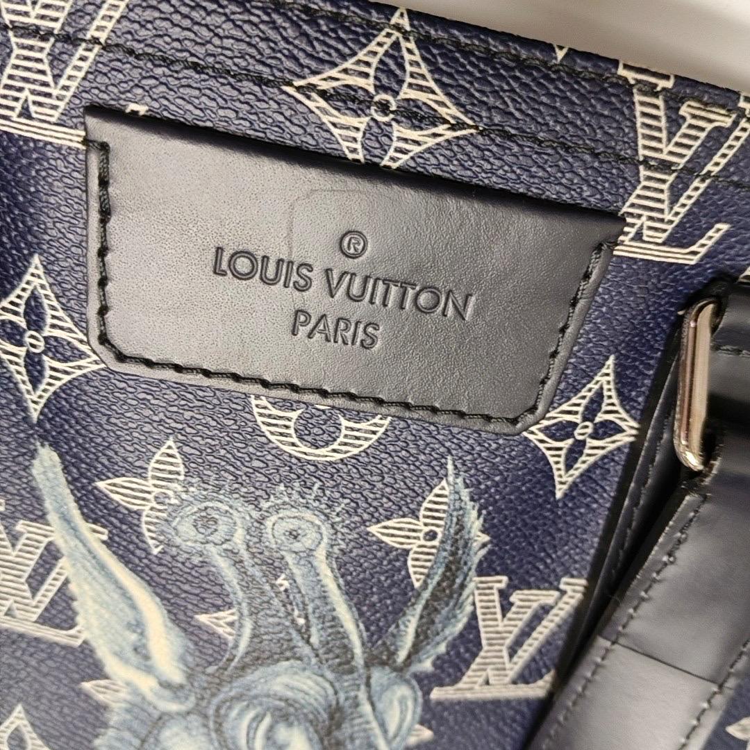 Louis Vuitton x Chapman Brothers Giraffe Tote Navy Monogram Canvas with Strap For Sale 12