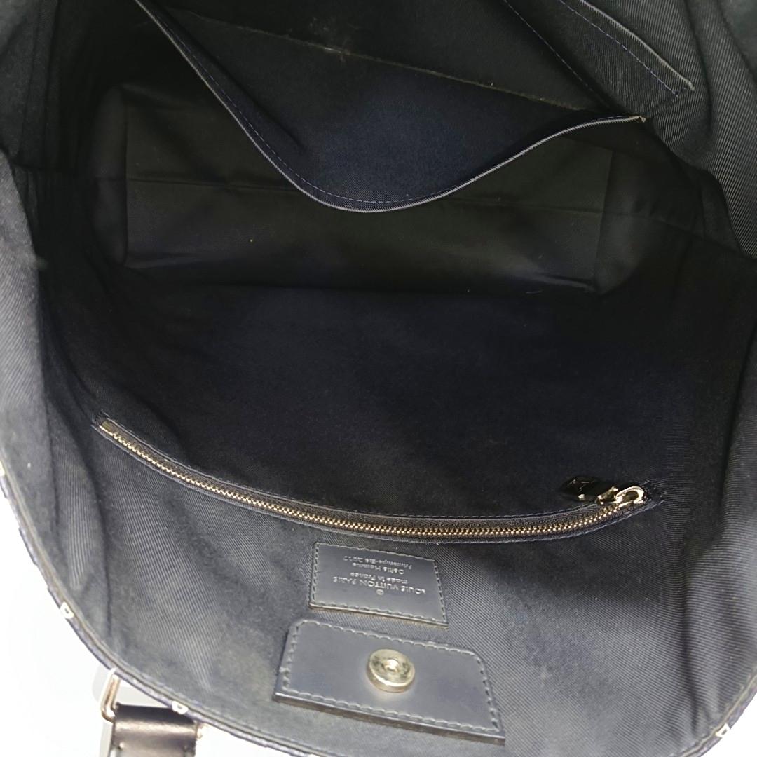 Louis Vuitton x Chapman Brothers Giraffe Tote Navy Monogram Canvas with Strap For Sale 4