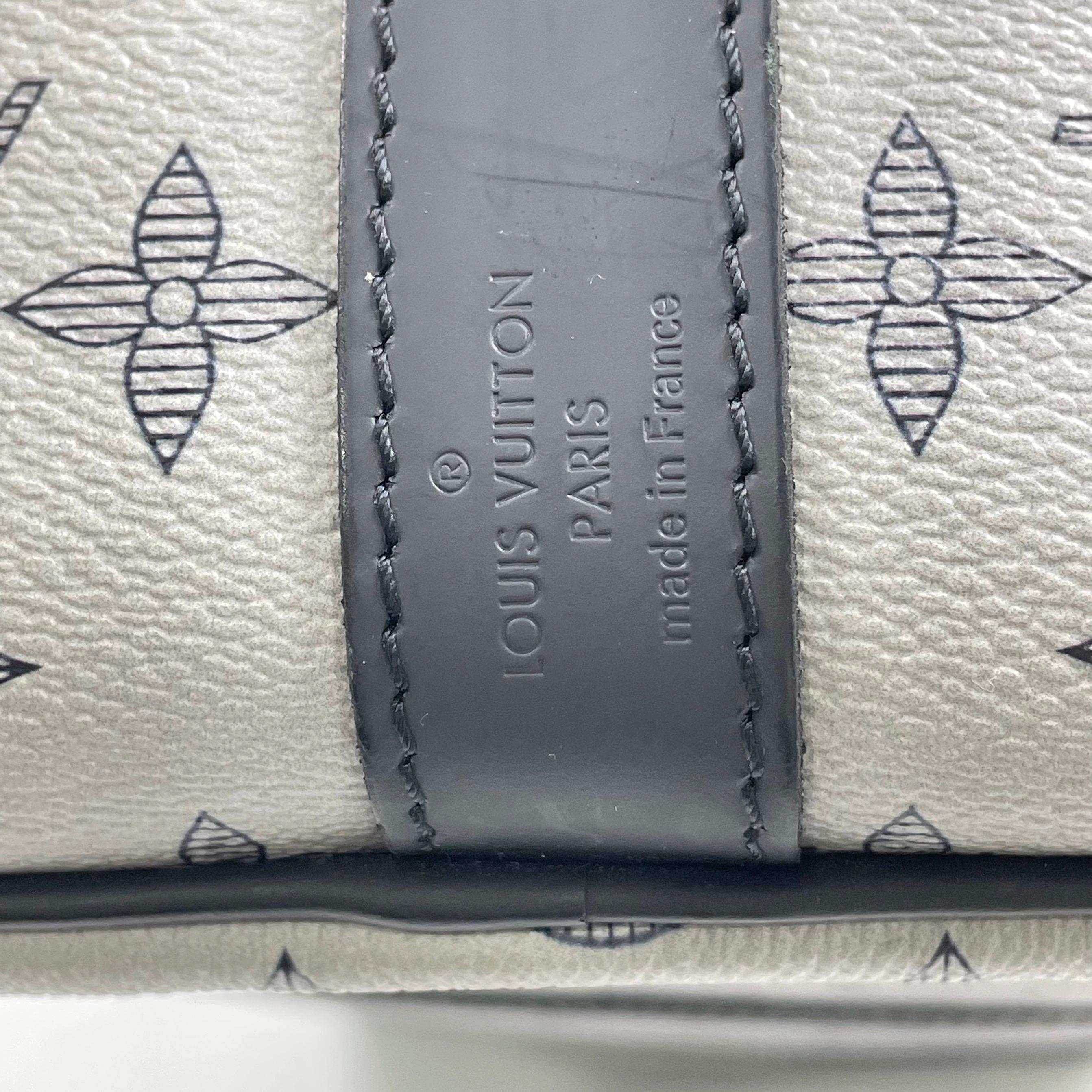 Louis Vuitton x Chapman Brothers Keepall 45 Bandouliere Elephant Navy For Sale 5