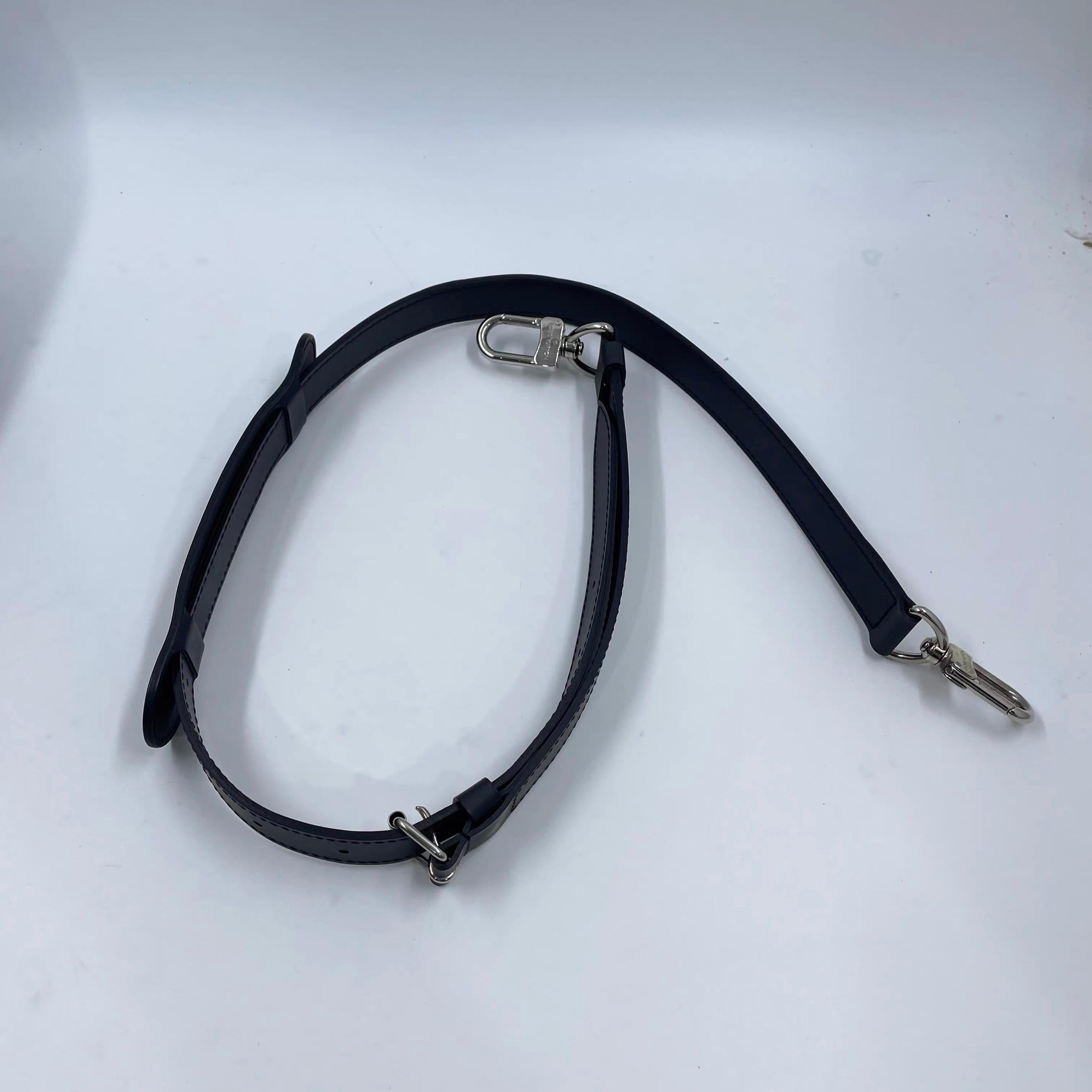 Louis Vuitton x Chapman Brothers Keepall 45 Bandouliere Elephant Navy For Sale 13