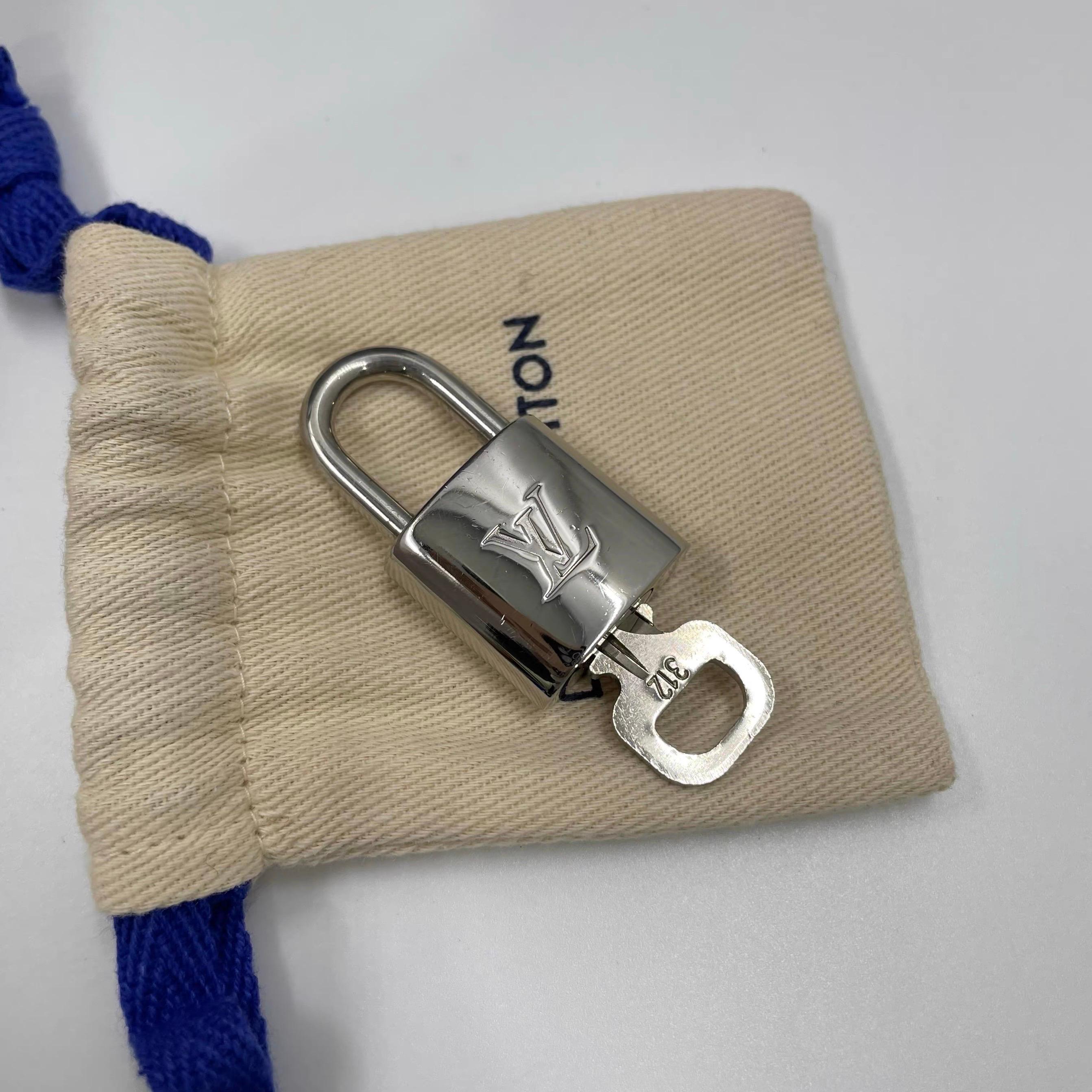 Louis Vuitton x Chapman Brothers Keepall 45 Bandouliere Elephant Navy For Sale 14