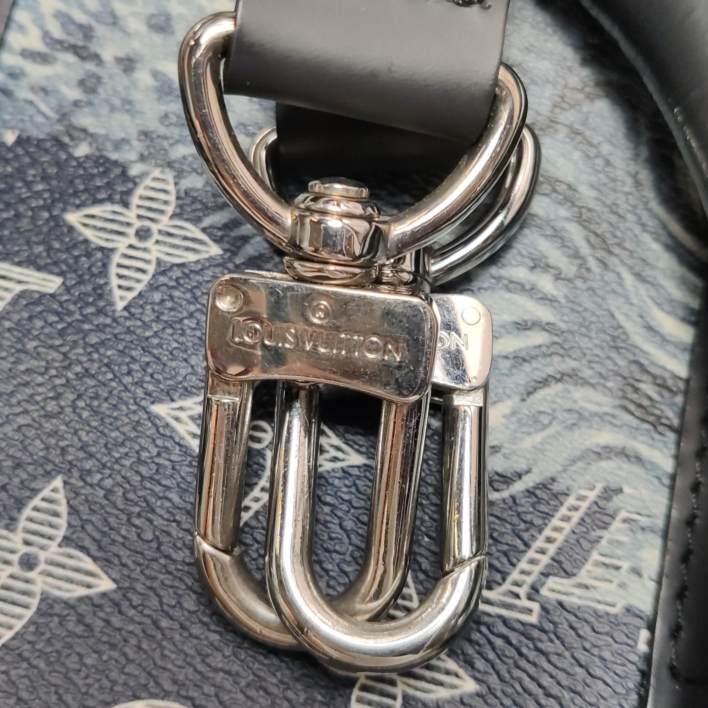 Louis Vuitton x Chapman Brothers Keepall 45 Bandouliere Lion Navy en vente 2
