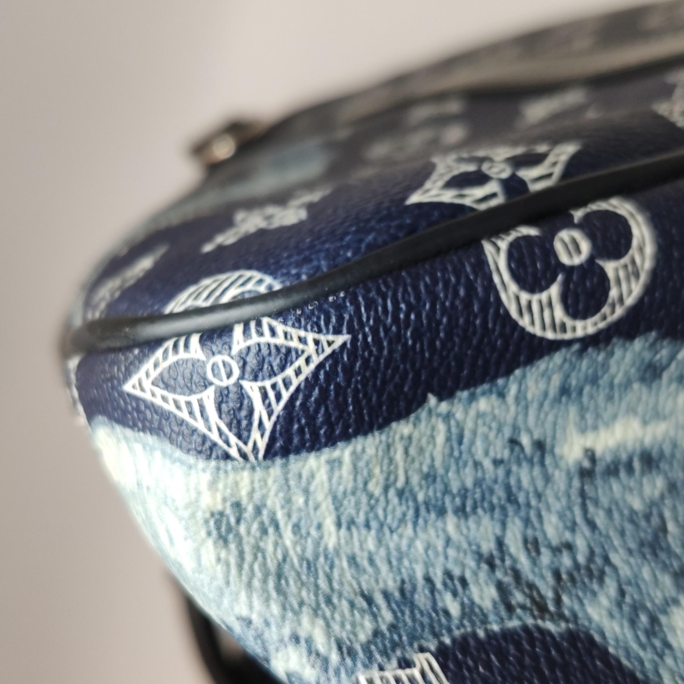 Louis Vuitton x Chapman Brothers Keepall 55 Bandouliere Lion Navy For Sale 12