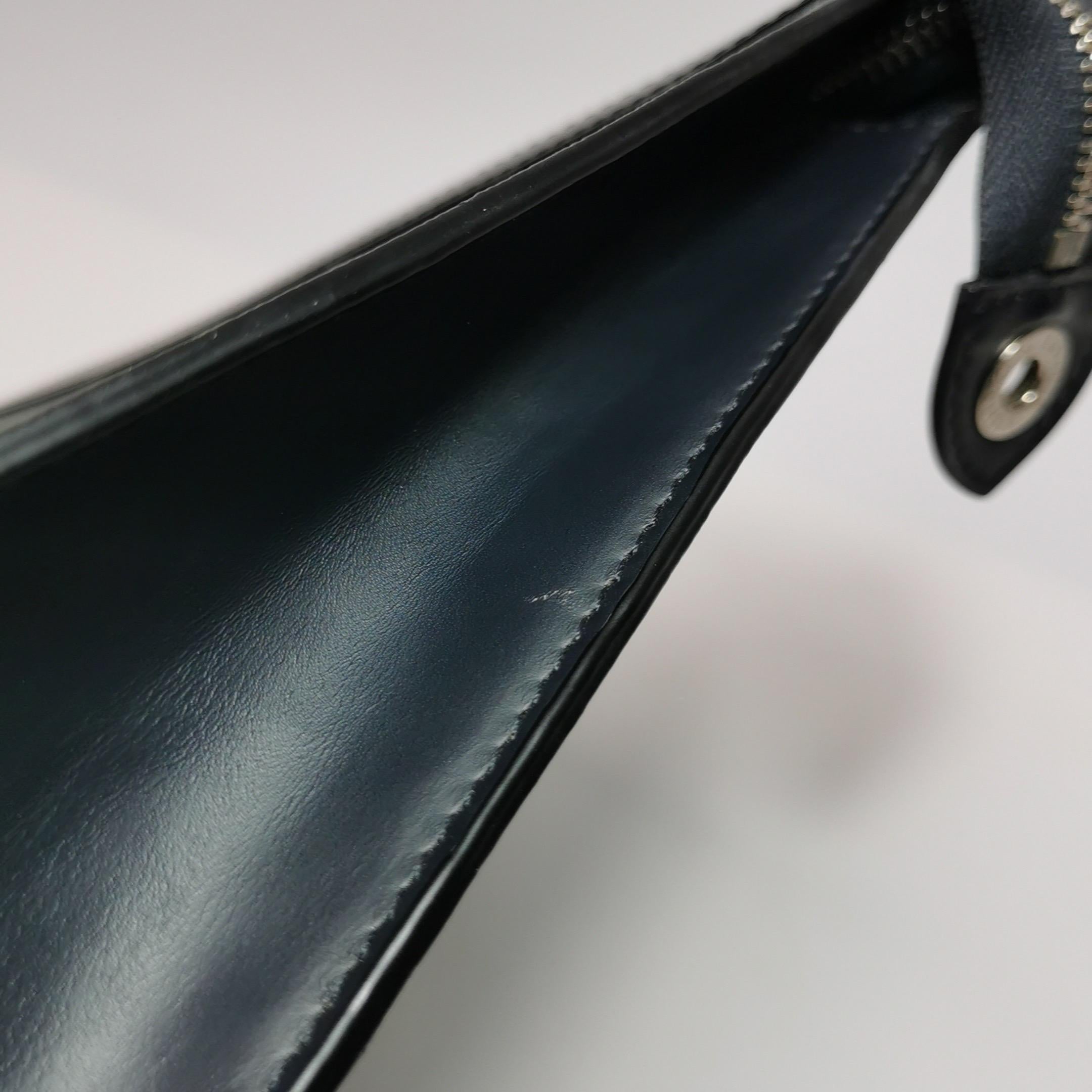 Louis Vuitton x Chapman Brothers Pochette Voyage Medium Lion Navy For Sale 10