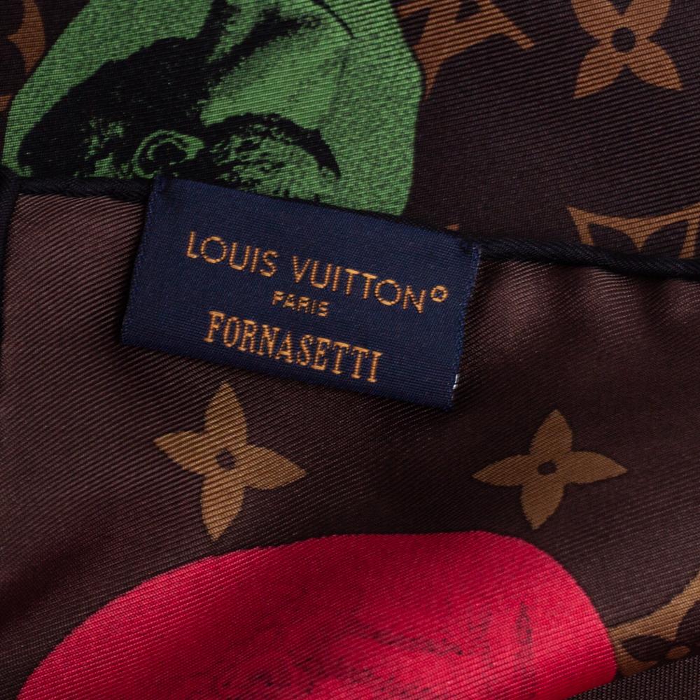 Louis Vuitton X Fornasetti Pañuelo Cuadrado Camafeo de Seda Marrón en Excelente Estado en Dubai, Al Qouz 2