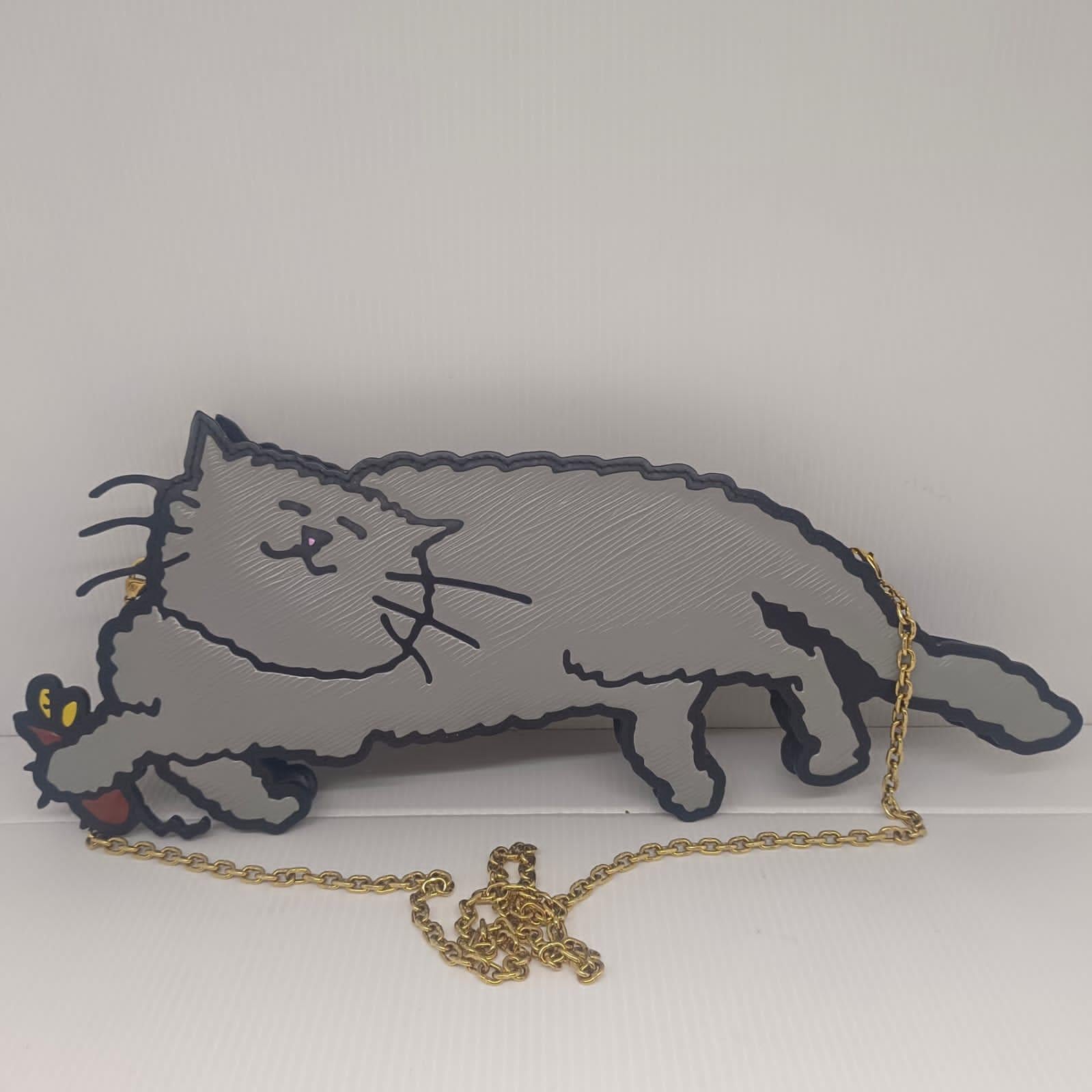 Louis Vuitton x Grace Coddington 2018 Epi Cat Chain Clutch For Sale 7