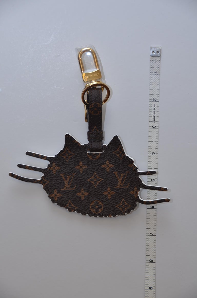 Louis Vuitton Catogram Dog Bag Charm Keychain  Dog bag, Louis vuitton  accessories, Monogram travel bag