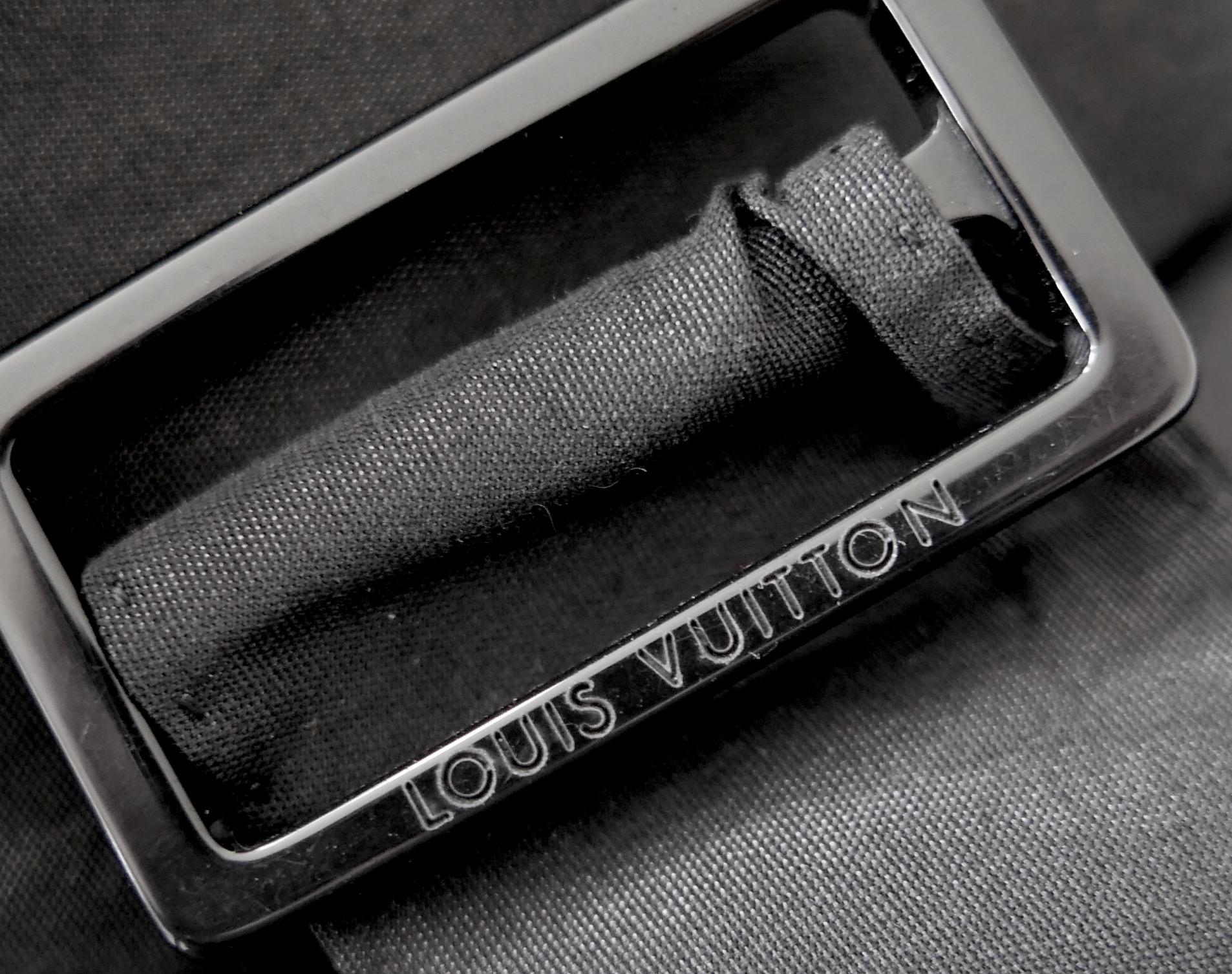 Louis Vuitton by Marc Jacobs Resort 2008 - Robe portefeuille en satin noir en vente 1