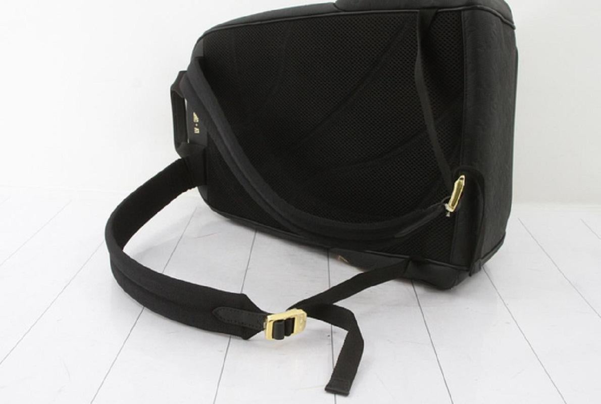 Black Empreinte leather Louis Vuitton x NBA Basketball backpack with gold-tone hardware, flat top handle & dual adjustable shoulder straps, three exterior pockets, black grosgrain lining & three interior pockets and zip closure at top.

 

64191MSC