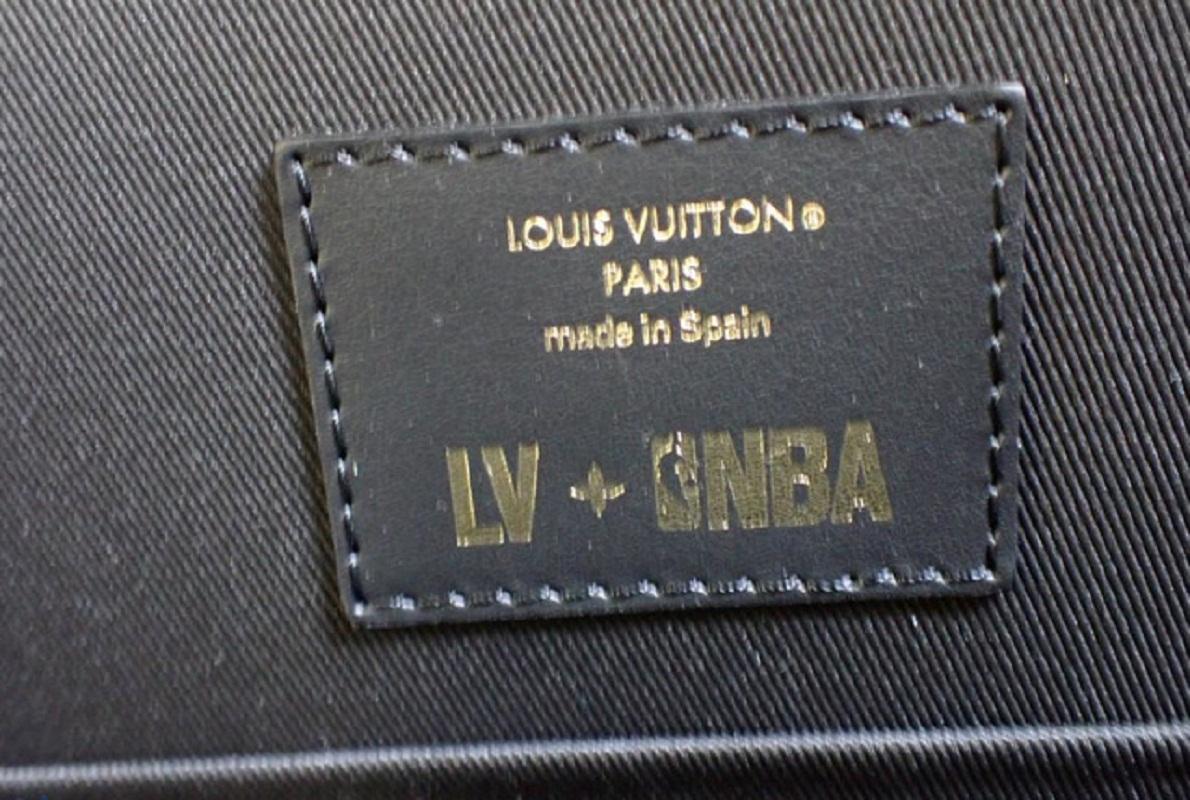 Louis Vuitton x NBA Schwarzer Empreinte Basketball-Rucksack aus Leder 1