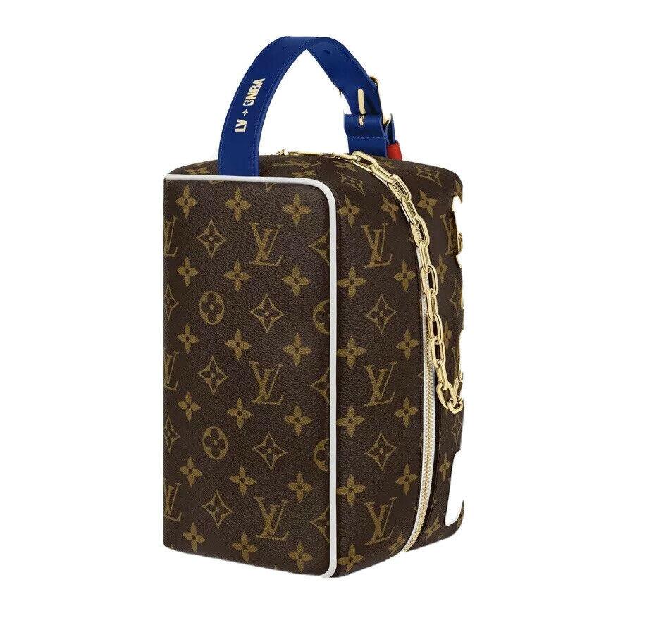 100% authentique garanti Louis Vuitton X Nba  Trousse de toilette du vestiaire en édition limitée  Sac  
NEW With Tags, dust bag and box.

VENTE FINALE