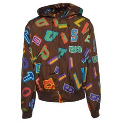 Louis Vuitton X NBA Nylonjacke mit Kapuze und mehrfarbigem Buchstabendruck und Kapuze XXL