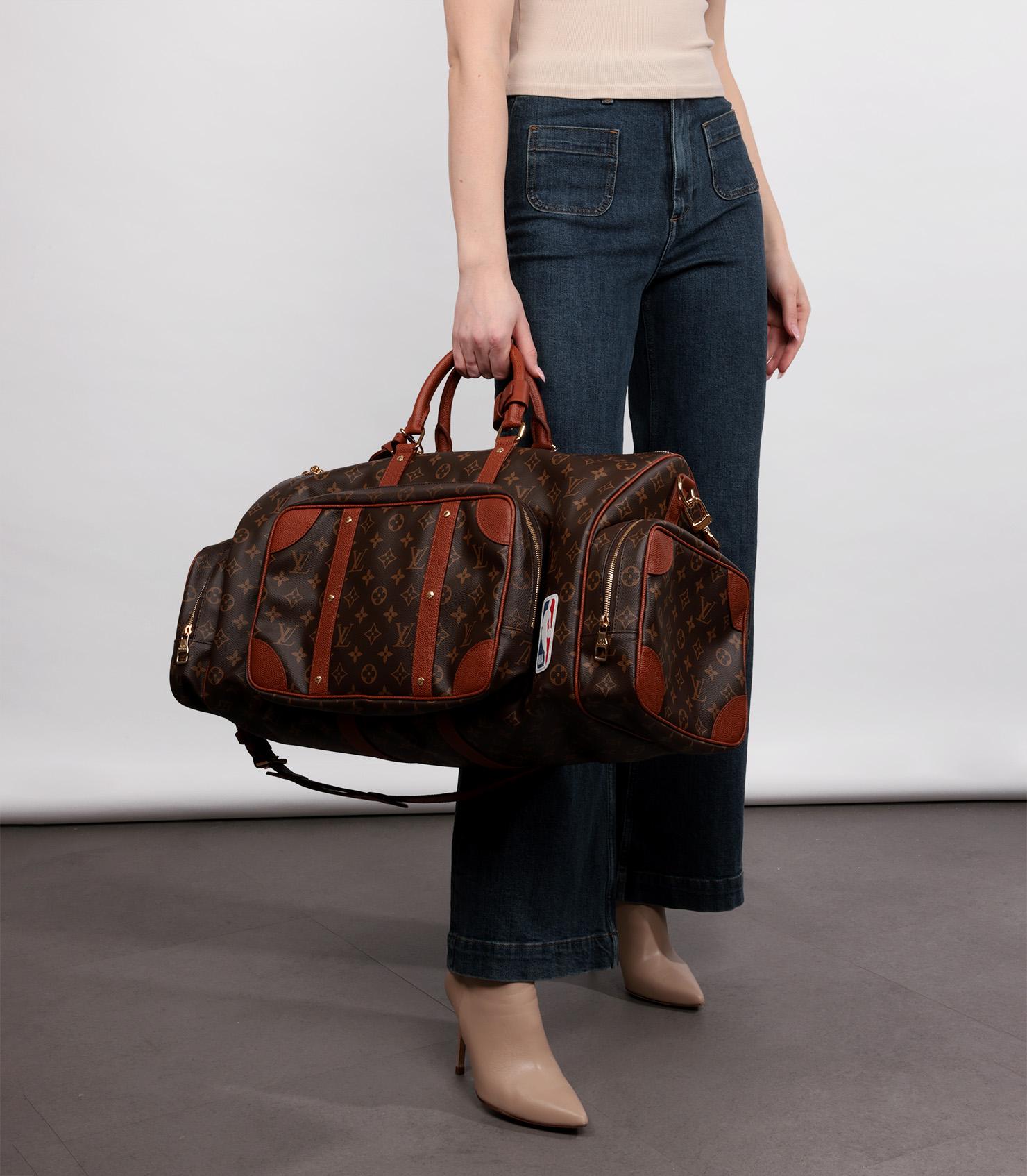 Louis Vuitton x NBA Brown Monogram Coated Canvas & Embossed Calfskin Leather Trio Pocket Keepall 

Product Details
Xupes Ref: HB4339
Brand: Louis Vuitton
Model: Trio Pocket Keepall 
Type: Travel
Age: 2021
Accompanied By: Louis Vuitton Dust Bag, Box,