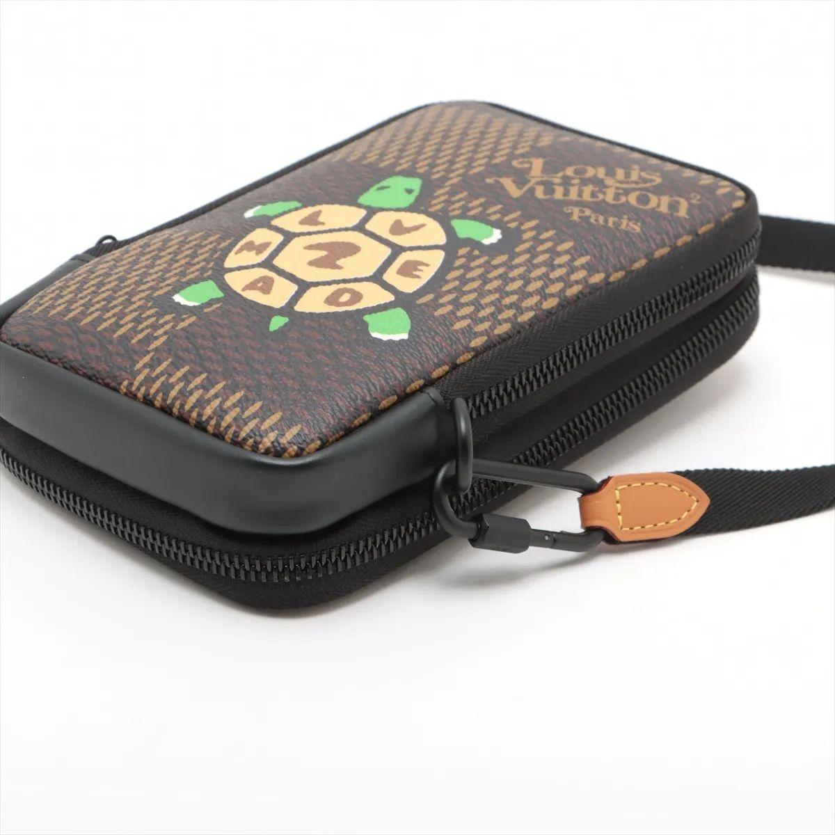 Louis Vuitton x NIGO Damier Ebene Giant Double Phone Pouch In Good Condition For Sale In Humacao, PR