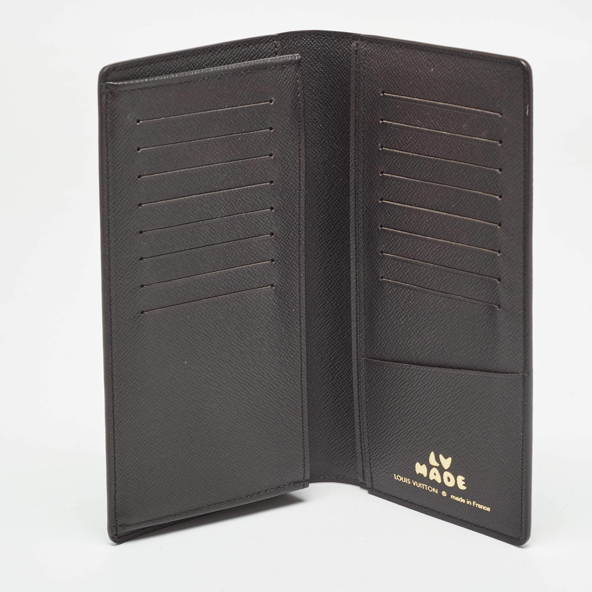 This LV wallet is an immaculate balance of sophistication and rational utility. It has been designed using prime quality materials and elevated by a sleek finish. The creation is equipped with ample space for your monetary essentials.