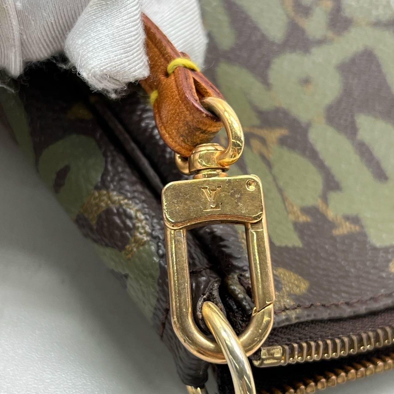 Louis Vuitton & Greene & Greene Greene Pochette Monogramme Accessoire en vente 11