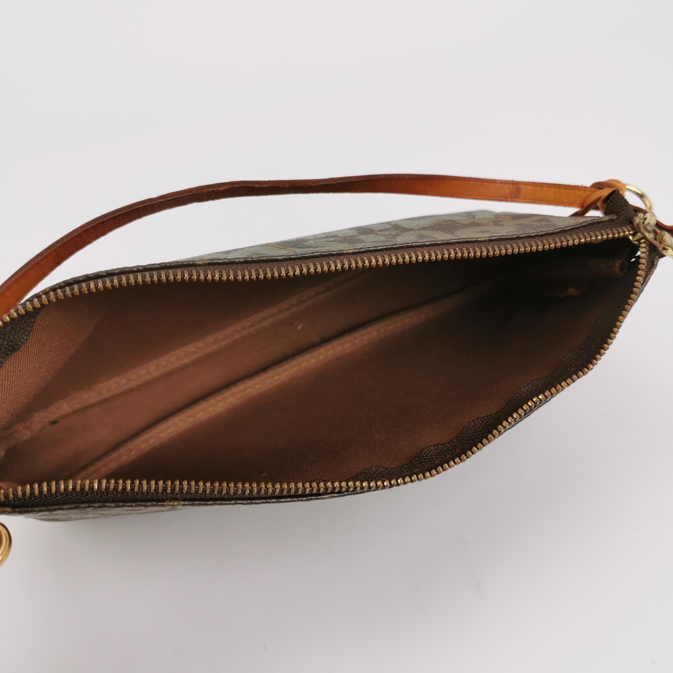 Louis Vuitton & Greene & Greene Greene Pochette Monogramme Accessoire en vente 13