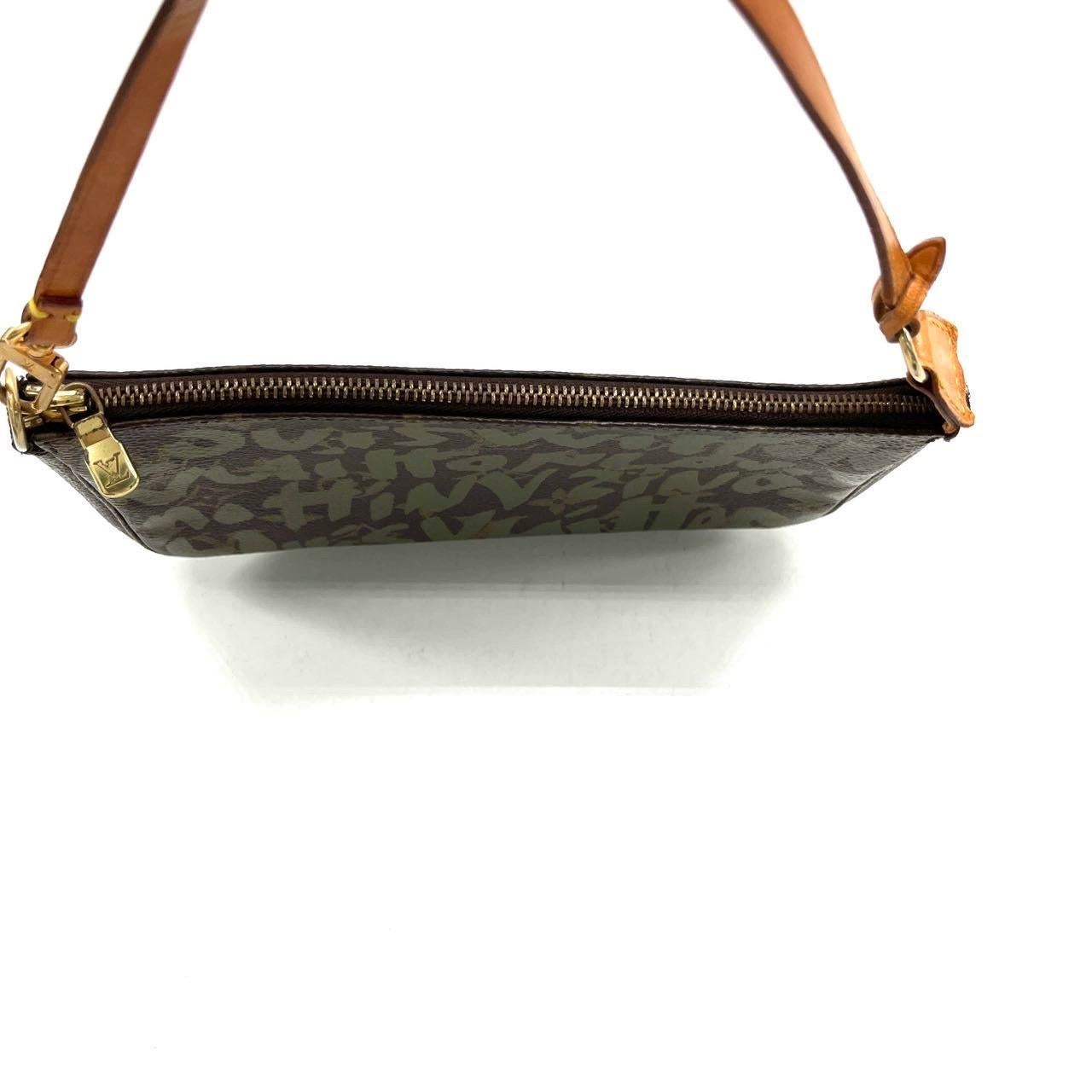 Louis Vuitton & Greene & Greene Greene Pochette Monogramme Accessoire Pour femmes en vente