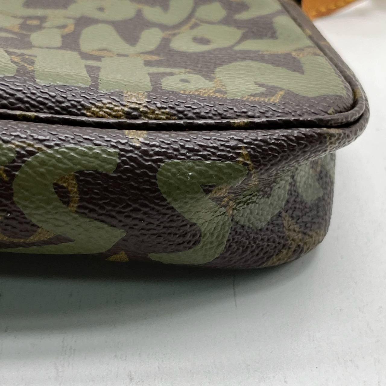 Louis Vuitton & Greene & Greene Greene Pochette Monogramme Accessoire en vente 4
