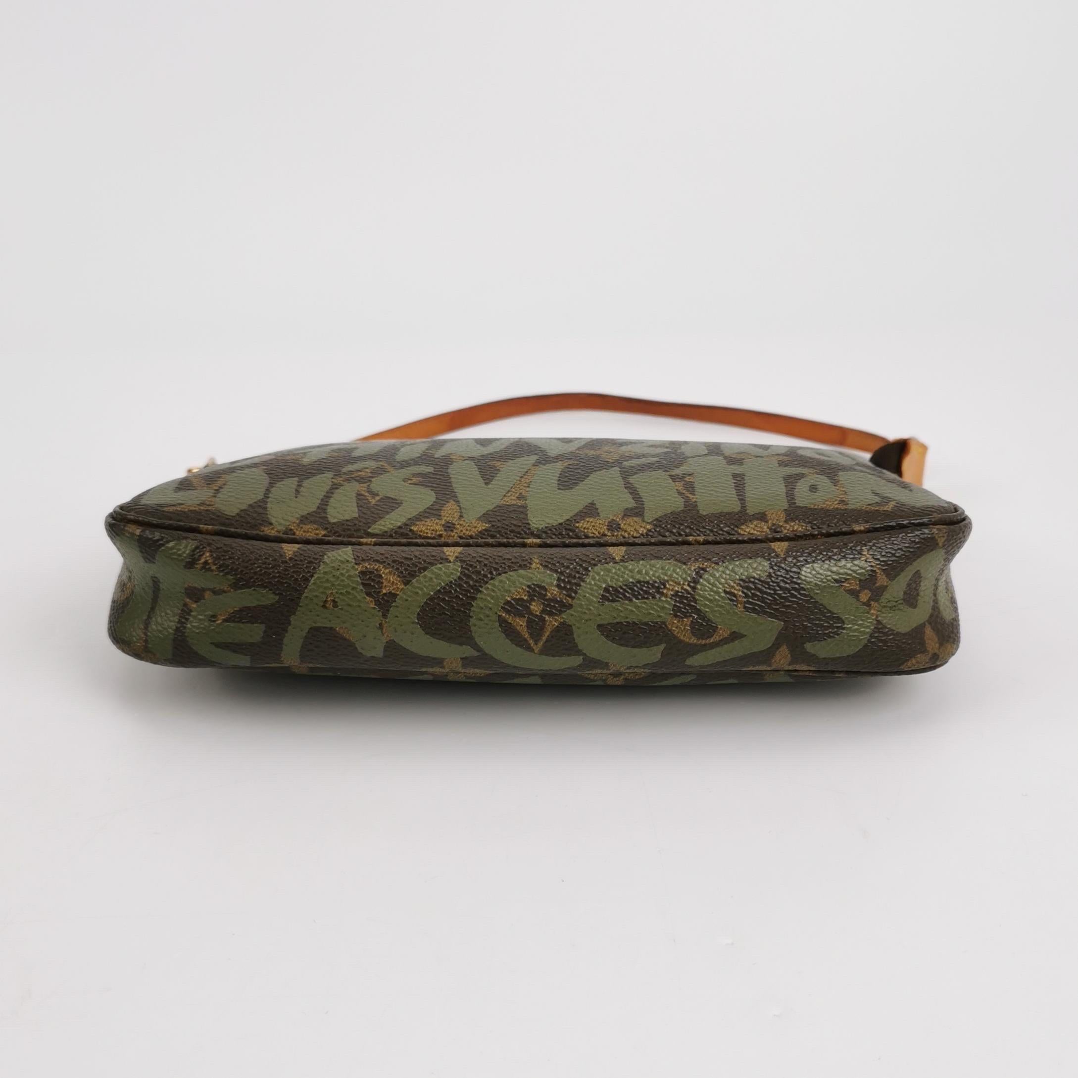 Louis Vuitton & Greene & Greene Greene Pochette Monogramme Accessoire en vente 4