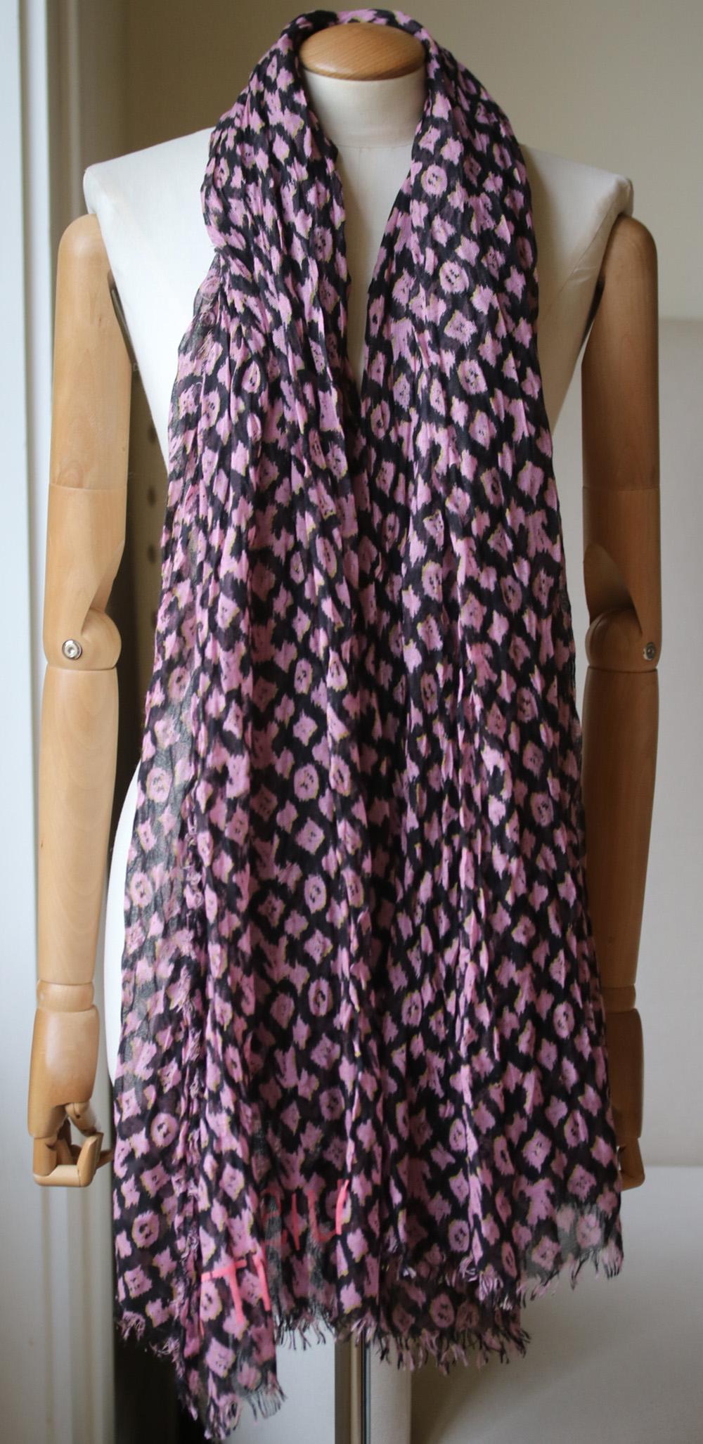 Louis Vuitton Pink Cashmere Scarf - 2 For Sale on 1stDibs