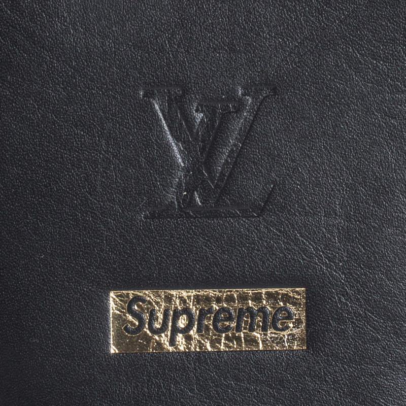 Louis Vuitton x Supreme Pantoufles plates Hughes en cuir noir Taille 39 Excellent état - En vente à Dubai, Al Qouz 2